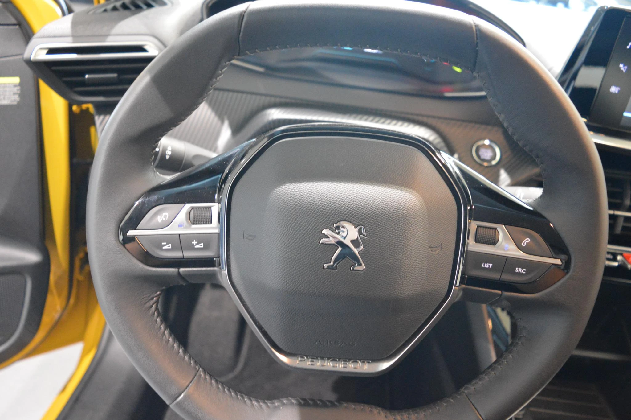 Peugeot-e-208-image-11