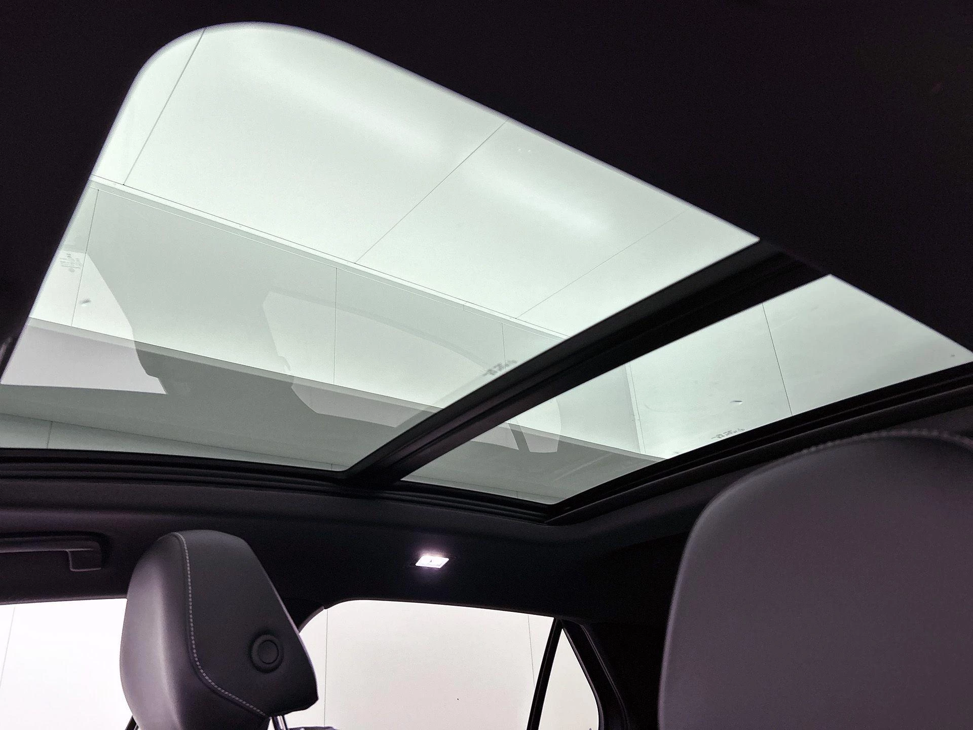 Volkswagen-T-Roc-image-34