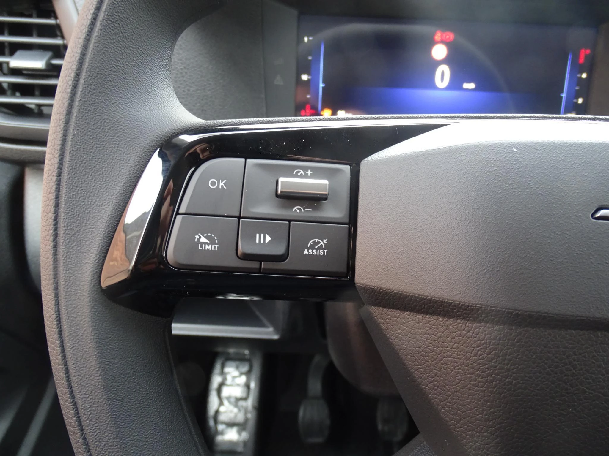 Opel-Vivaro-image-15