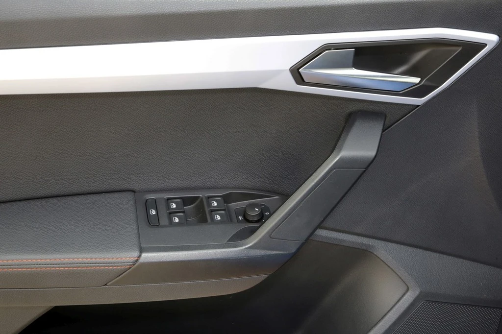 SEAT-Arona-image-15