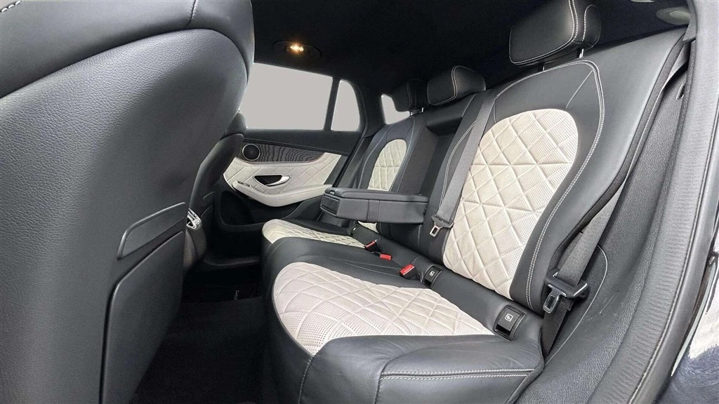 Mercedes-Benz-EQC-image-30