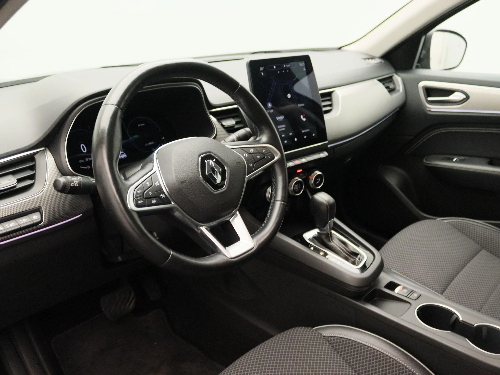 Renault-Arkana-image-21