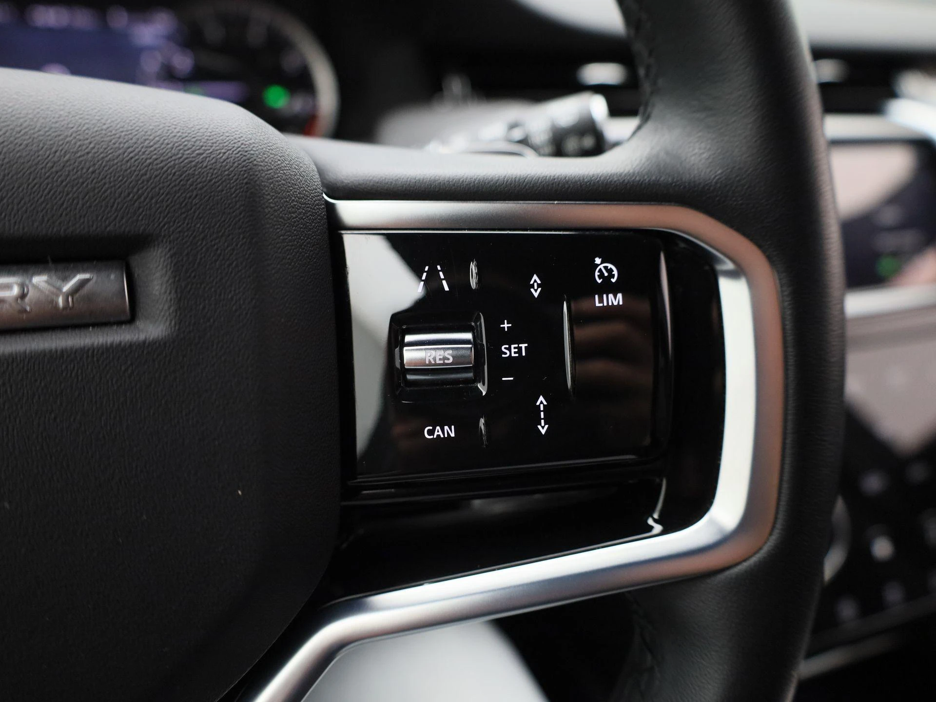 Land Rover-Discovery Sport-image-20