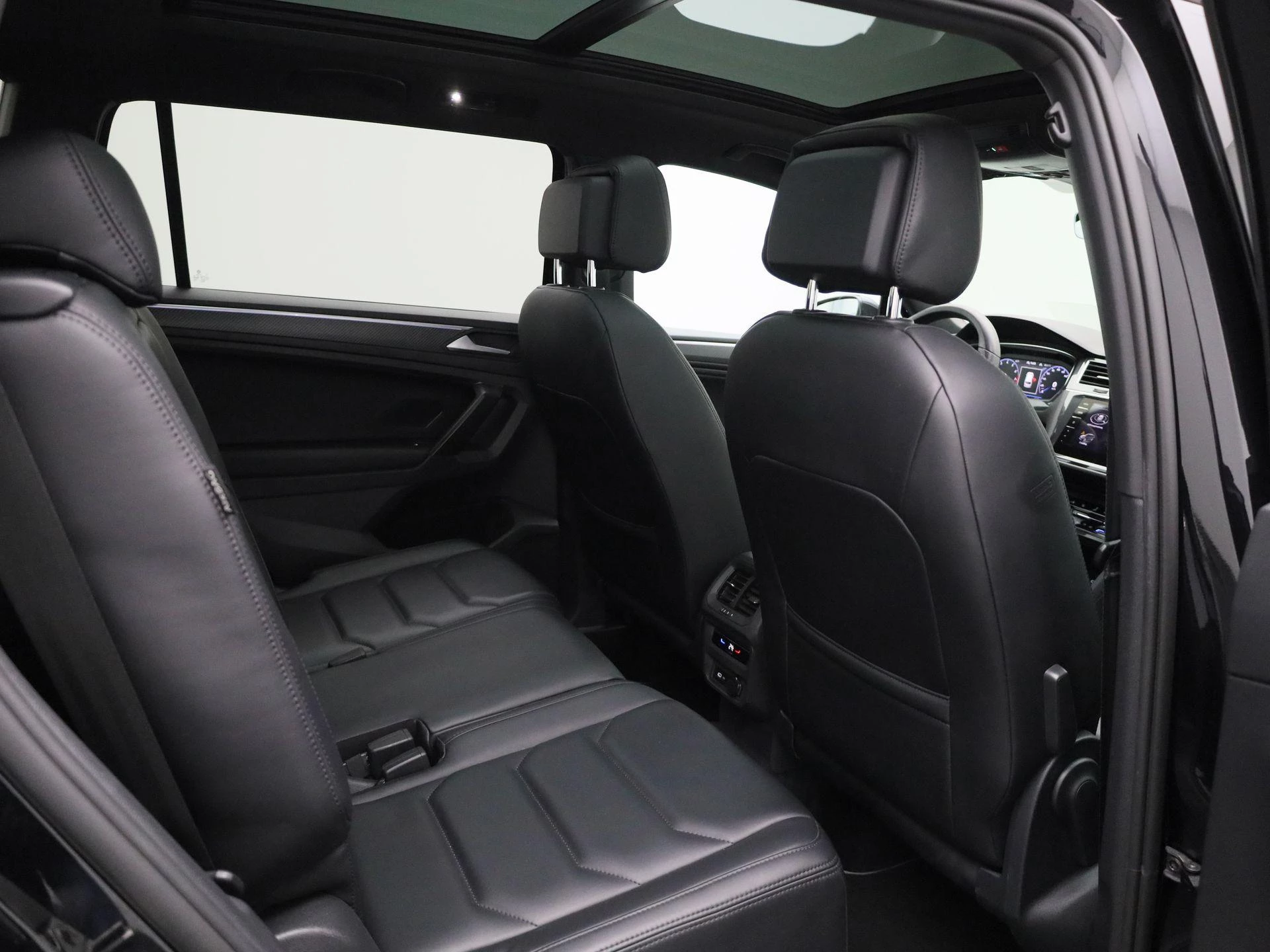 Volkswagen-Tiguan Allspace-image-36