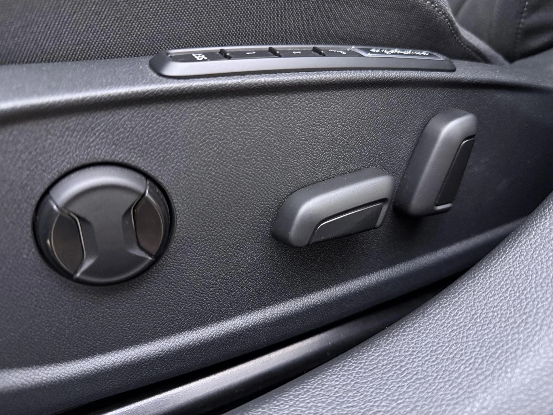 Volkswagen-Golf-image-13