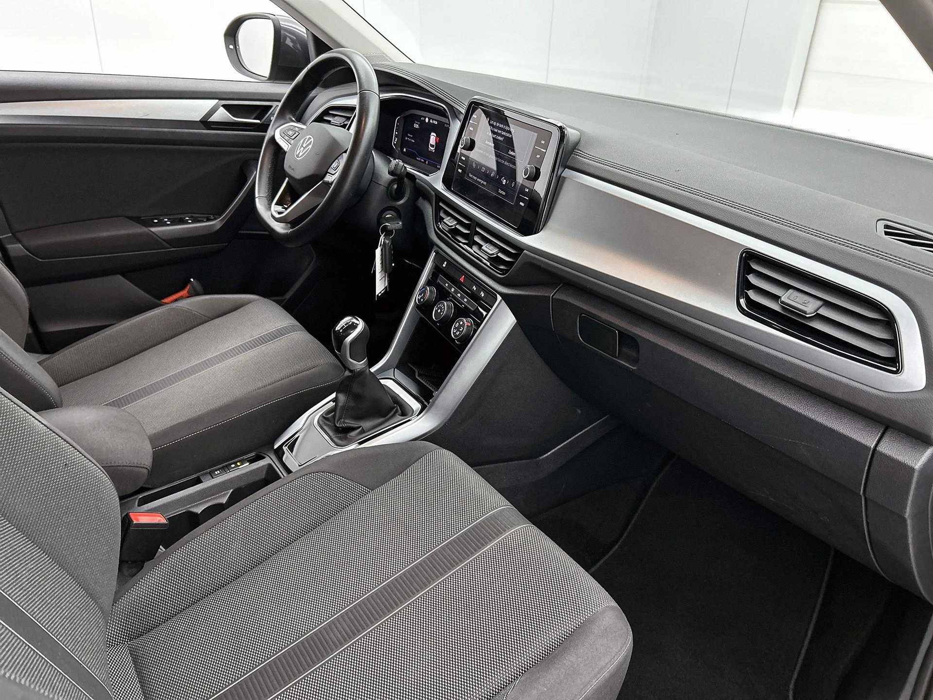 Volkswagen-T-Roc-image-19
