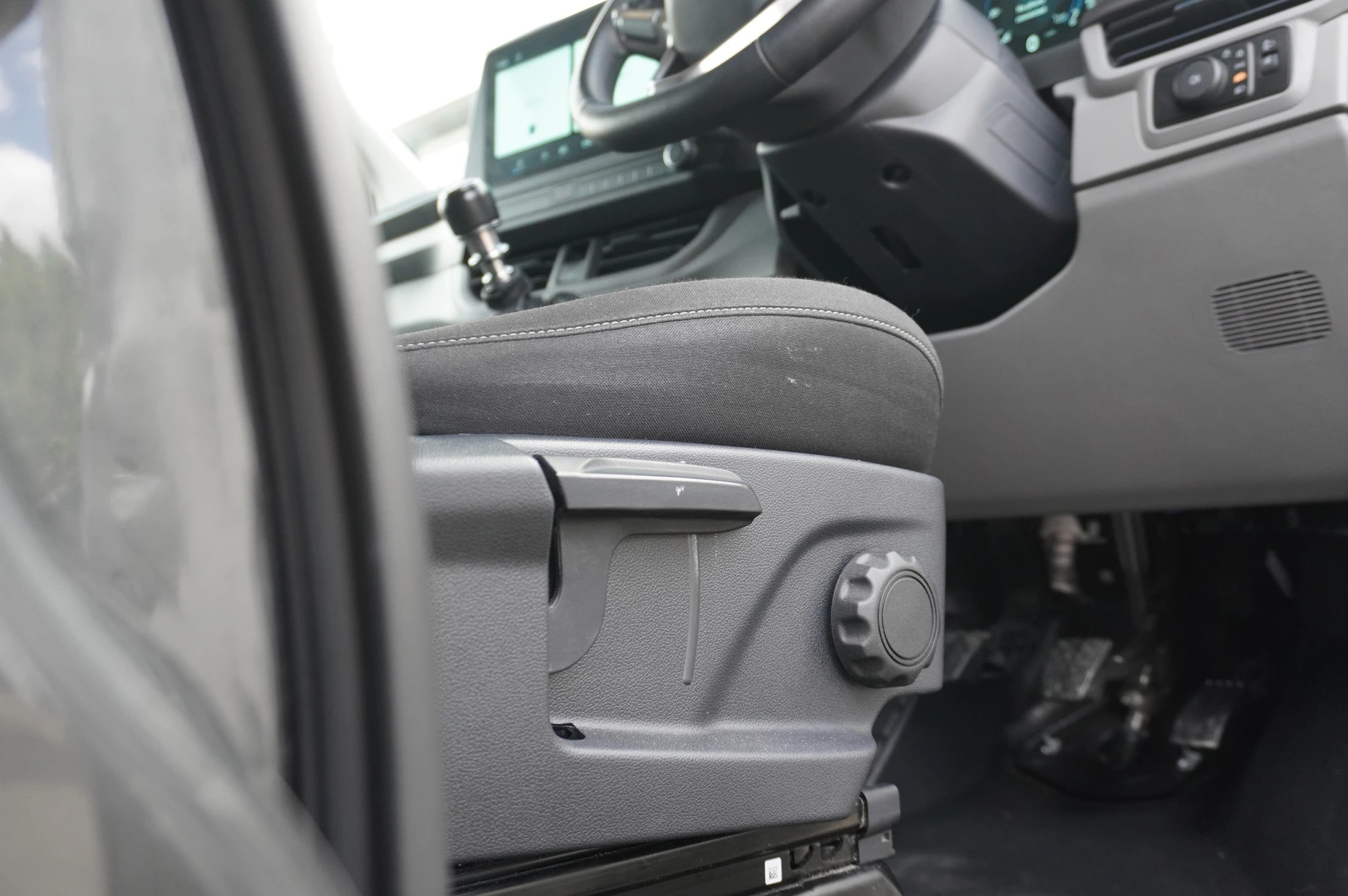 Volkswagen-Transporter-image-46