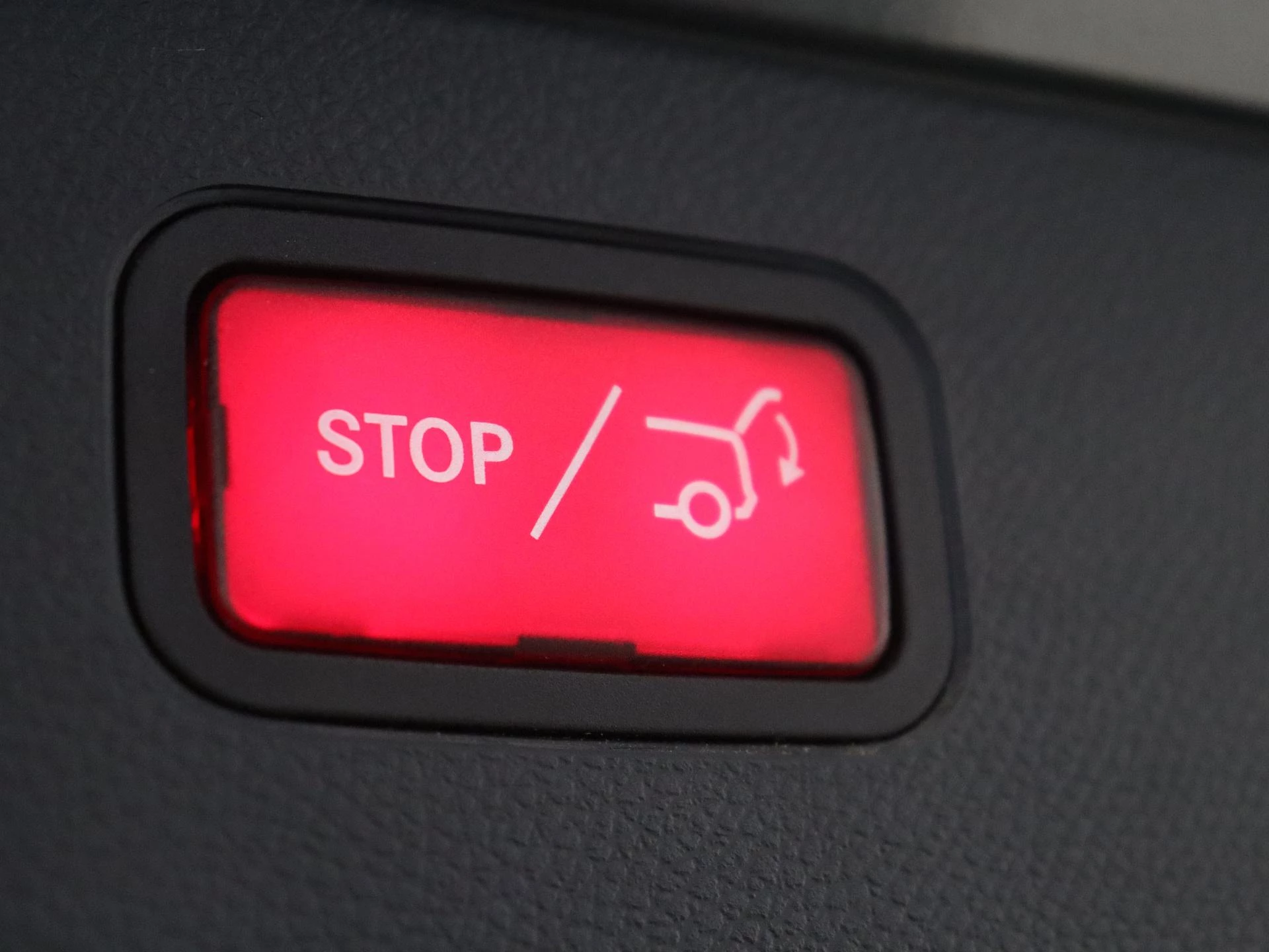 Mercedes-Benz-GLC-image-31