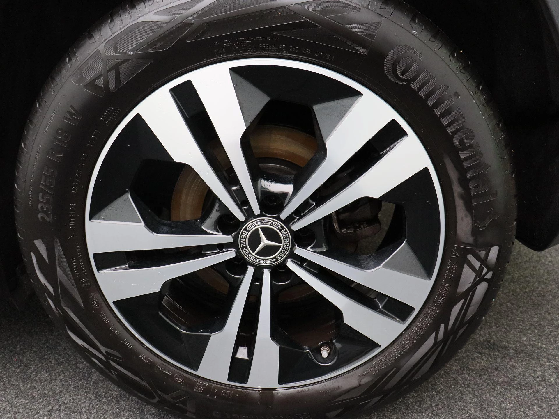 Mercedes-Benz GLA 180 d Luxury Line + LEDER + CARPLAY + LED + CAMERA +