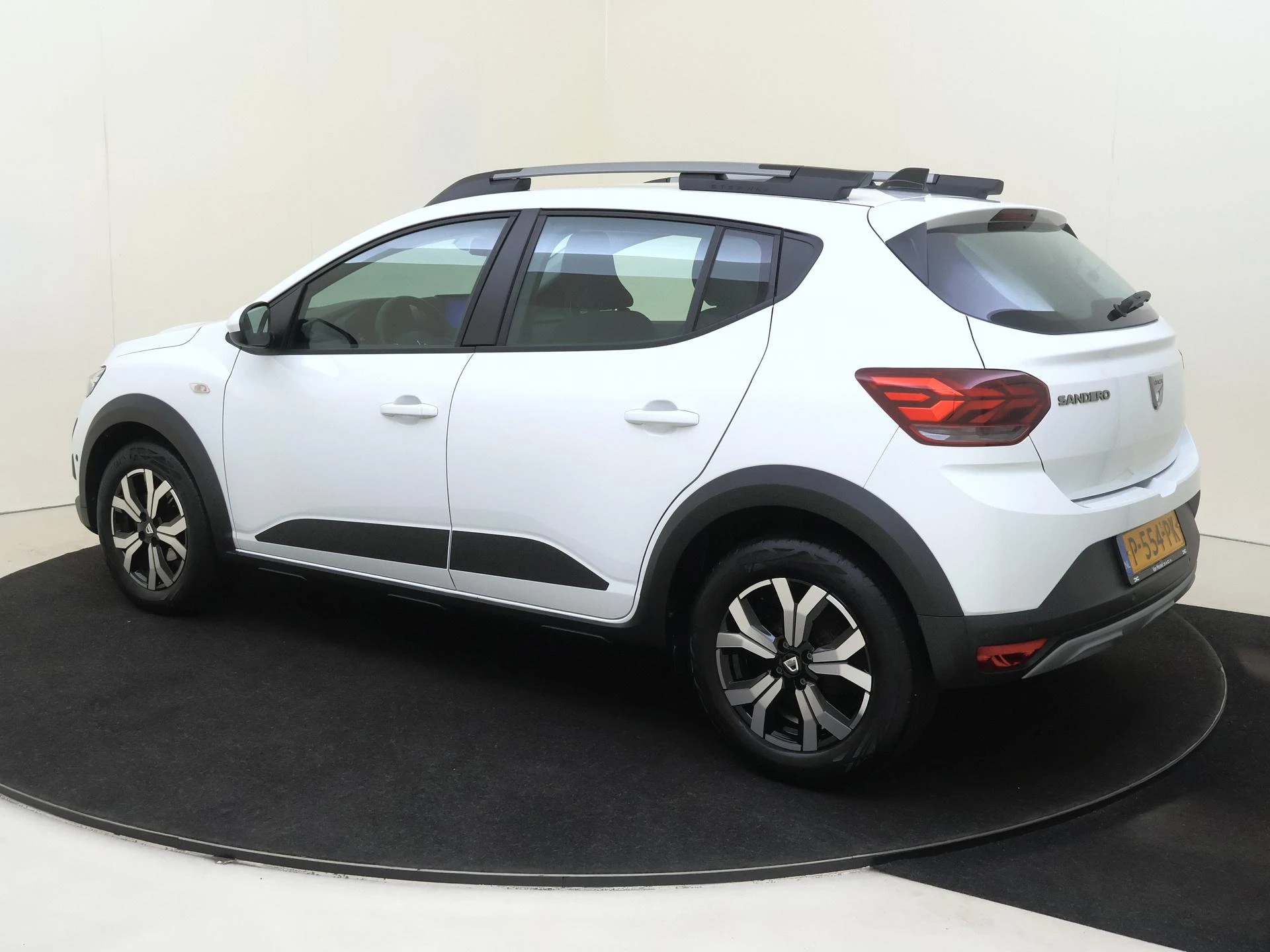 Dacia-Sandero Stepway-image-2