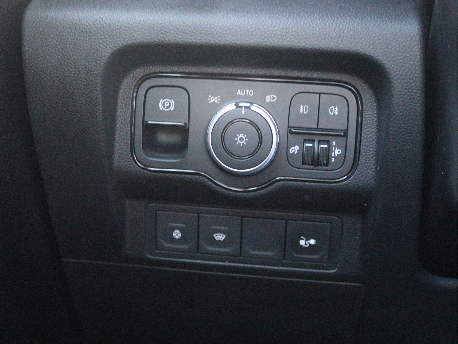 Mercedes-Benz-eCitan-image-12