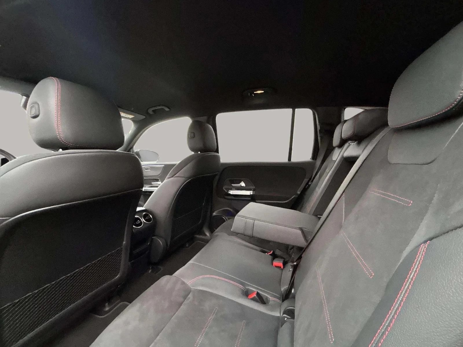 Mercedes-Benz-EQB-image-14