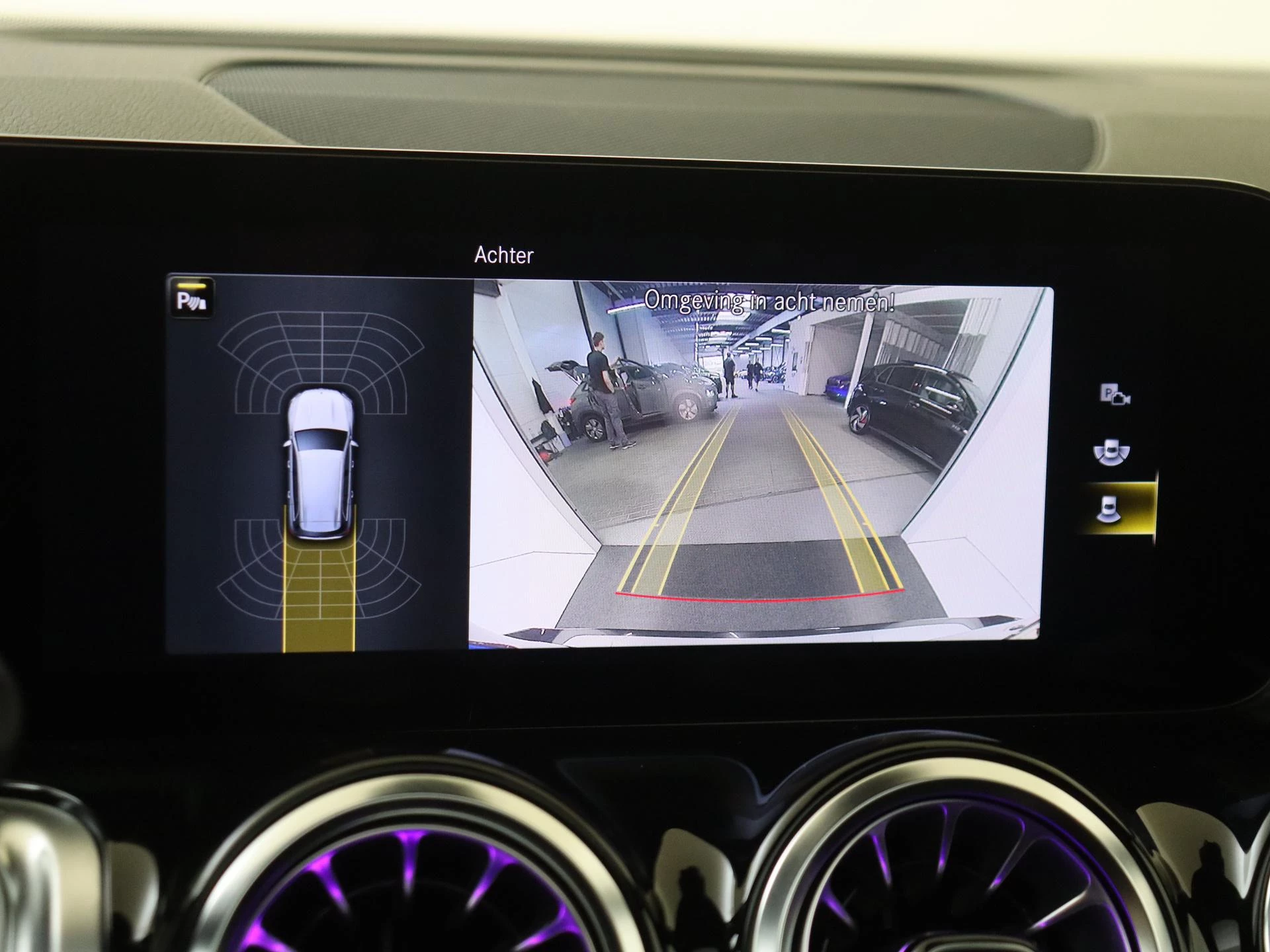 Mercedes-Benz-GLB-image-28