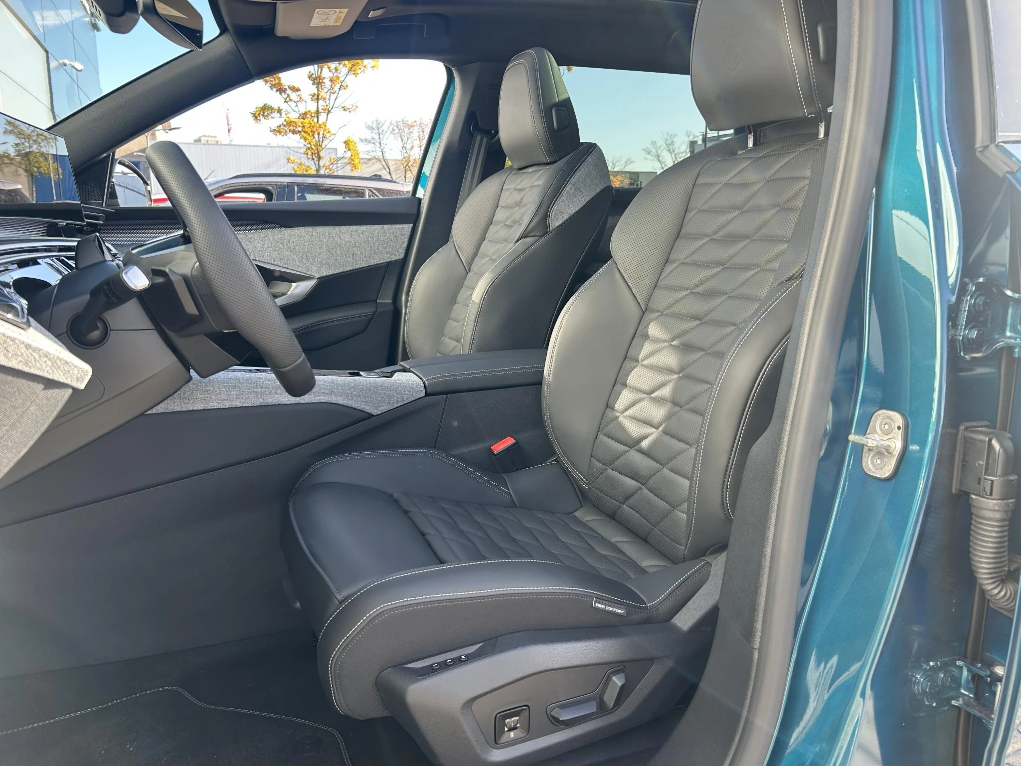 Peugeot-e-5008-image-19