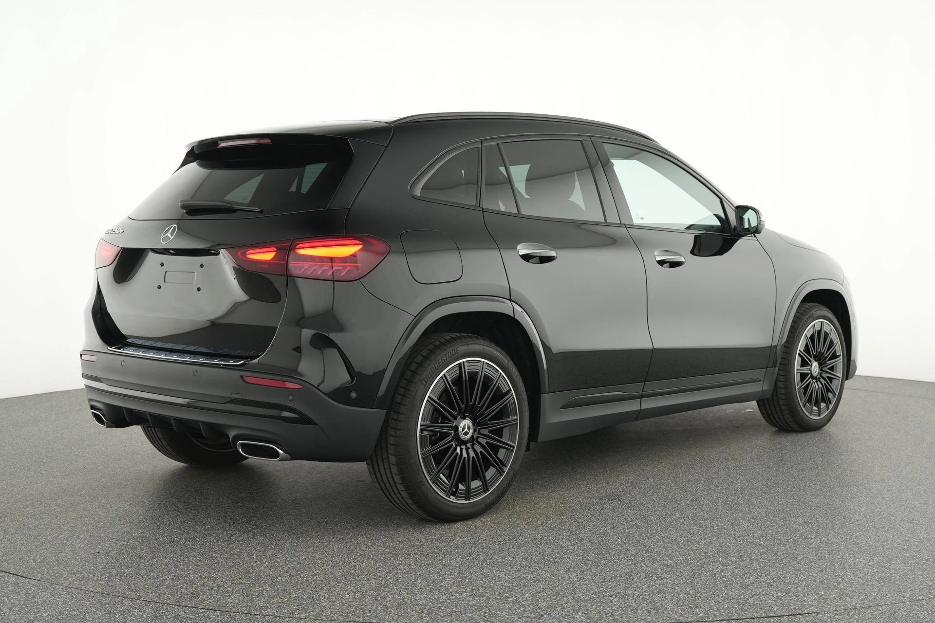 Mercedes-Benz-GLA-image-3