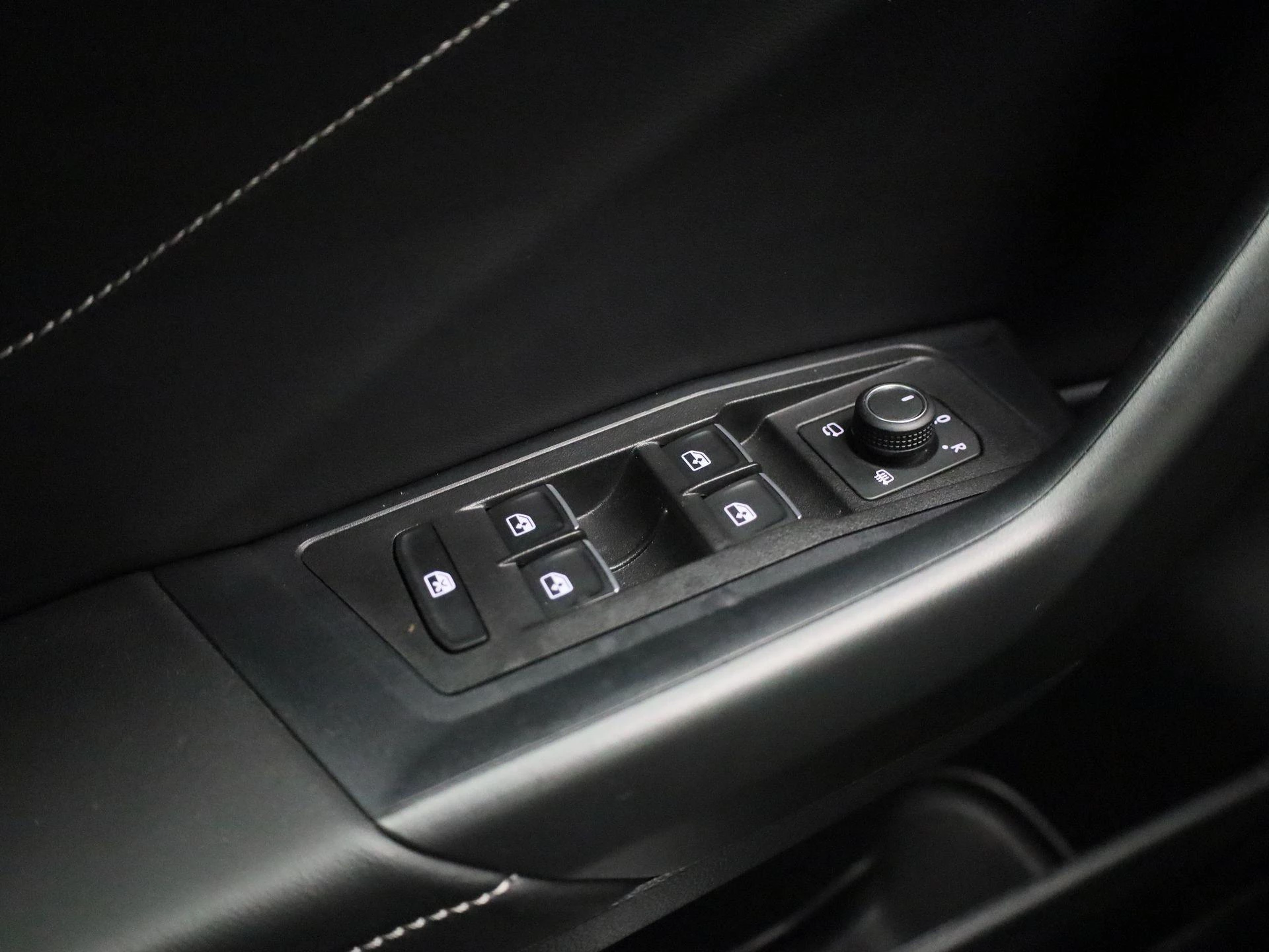 Volkswagen-T-Roc-image-22