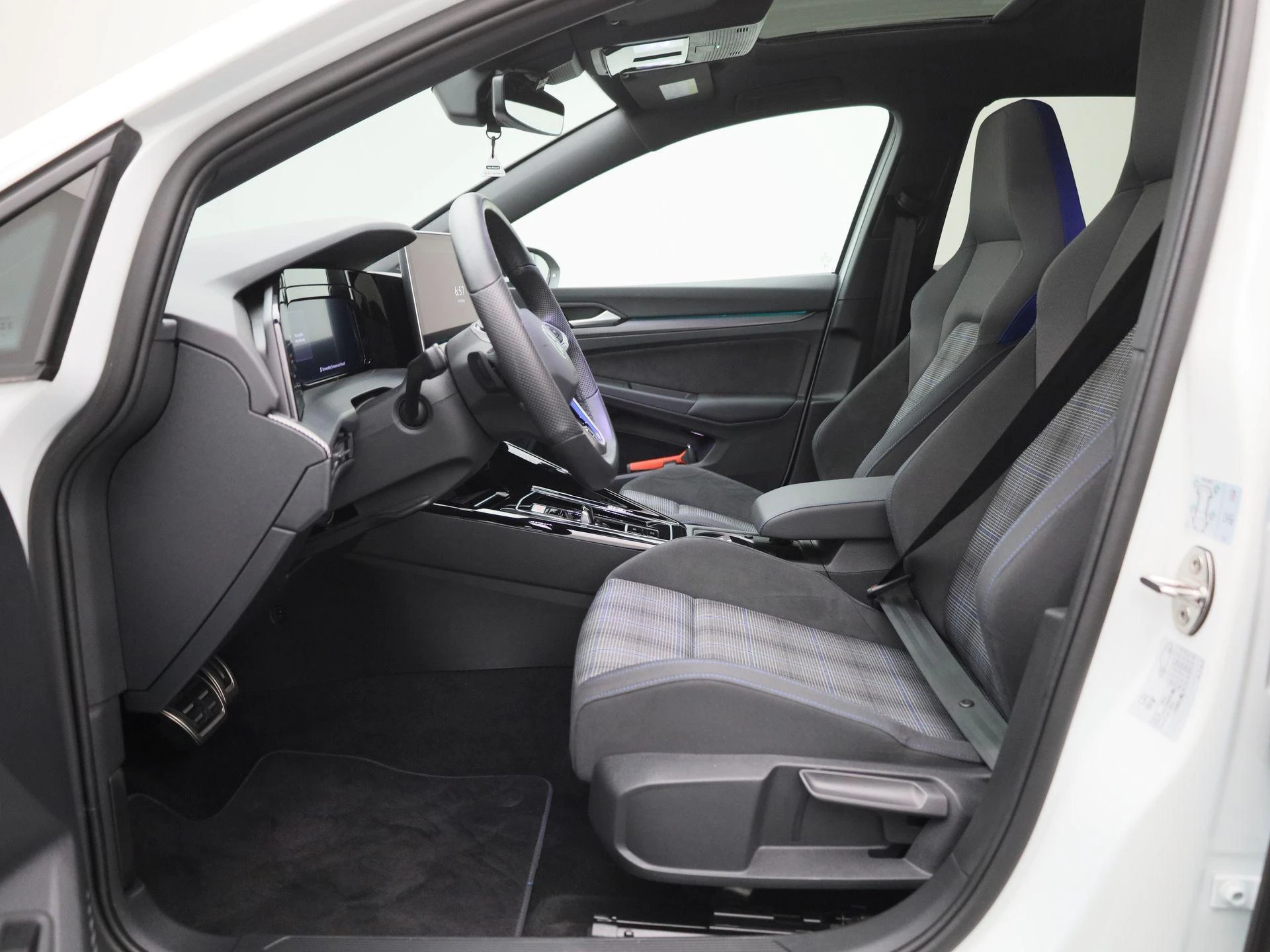 Volkswagen-Golf-image-10