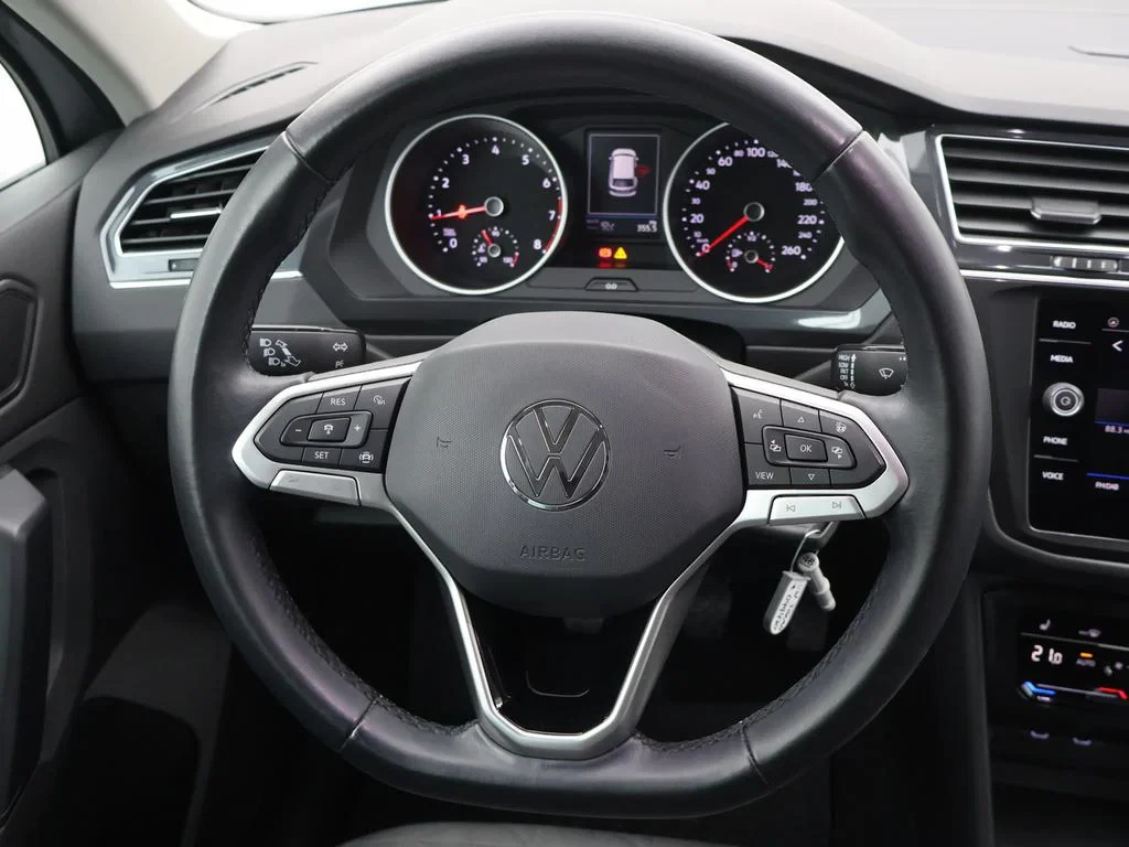 Volkswagen-Tiguan-image-12