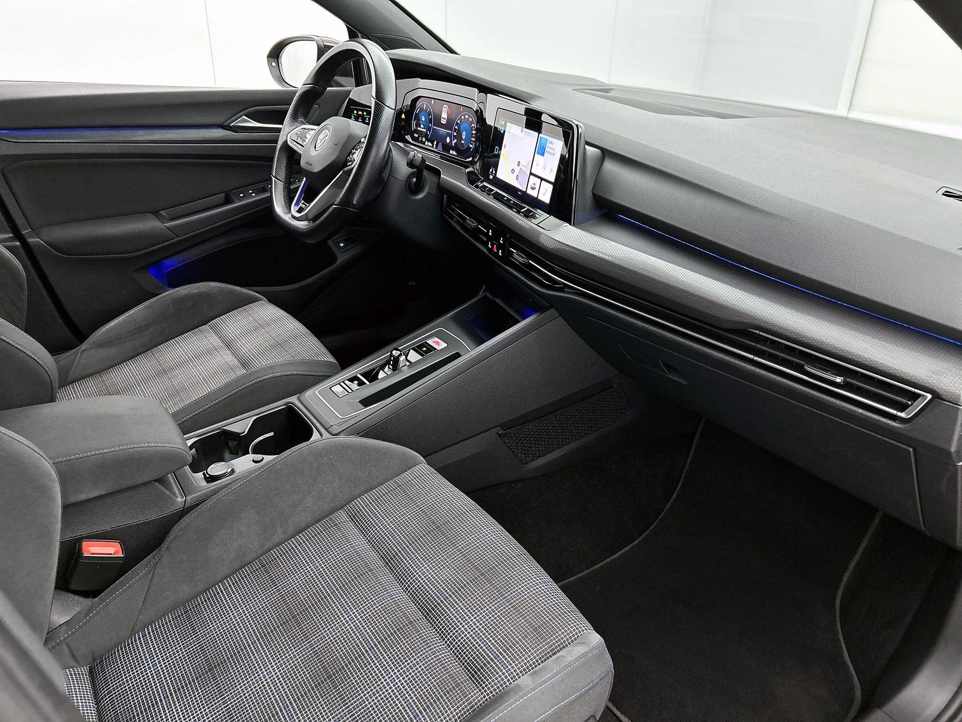Volkswagen-Golf-image-18
