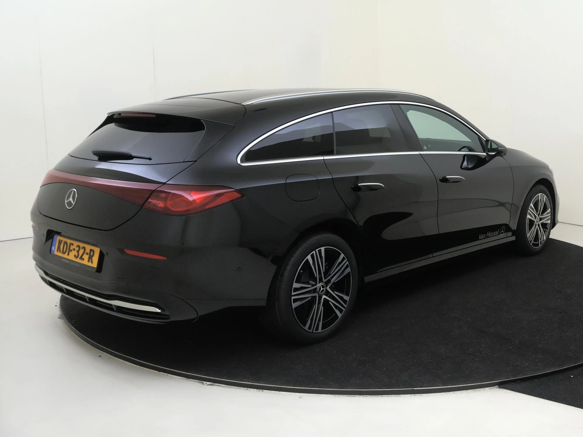 Mercedes-Benz-CLA-image-3