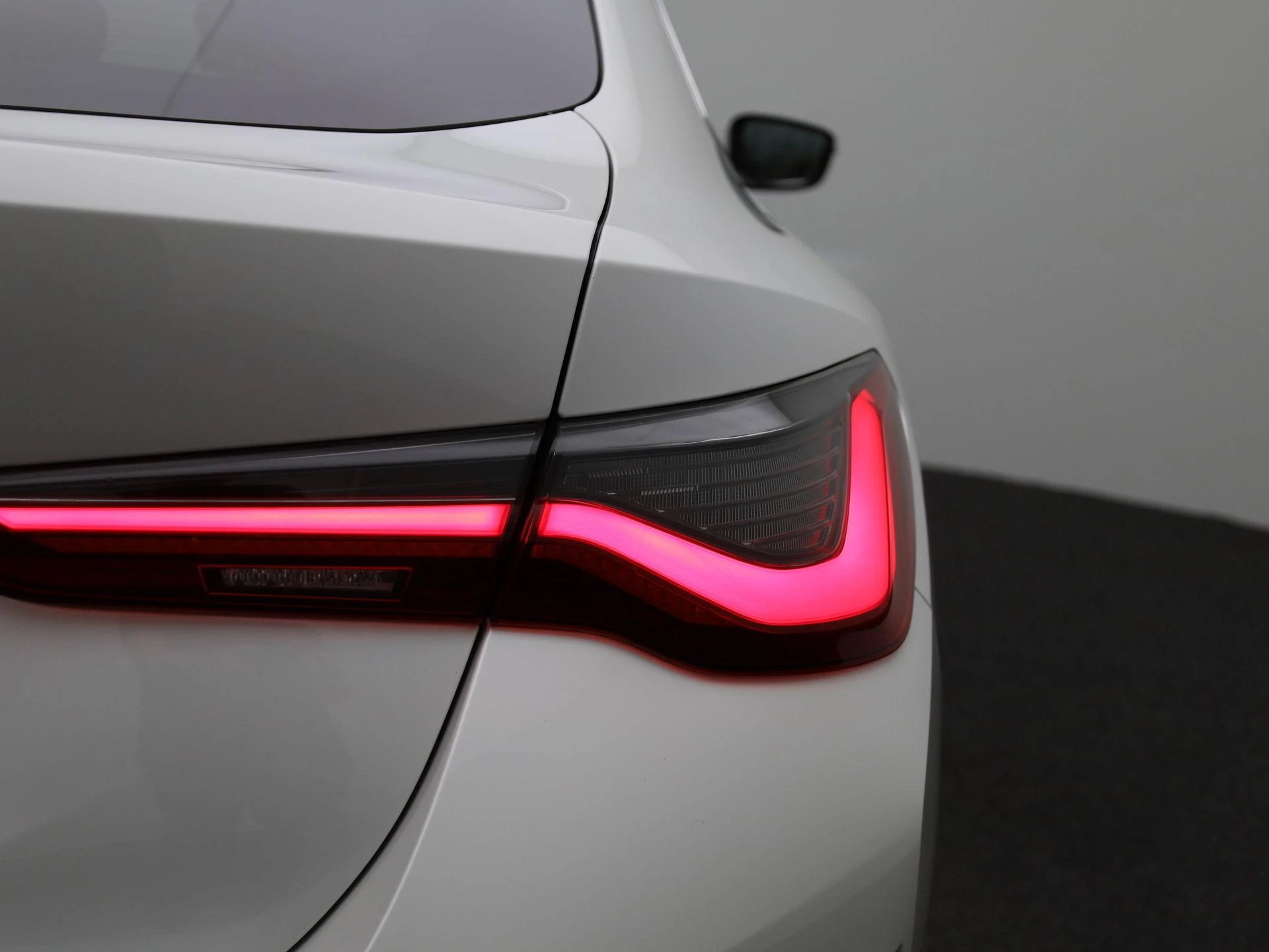 BMW-i4-image-42