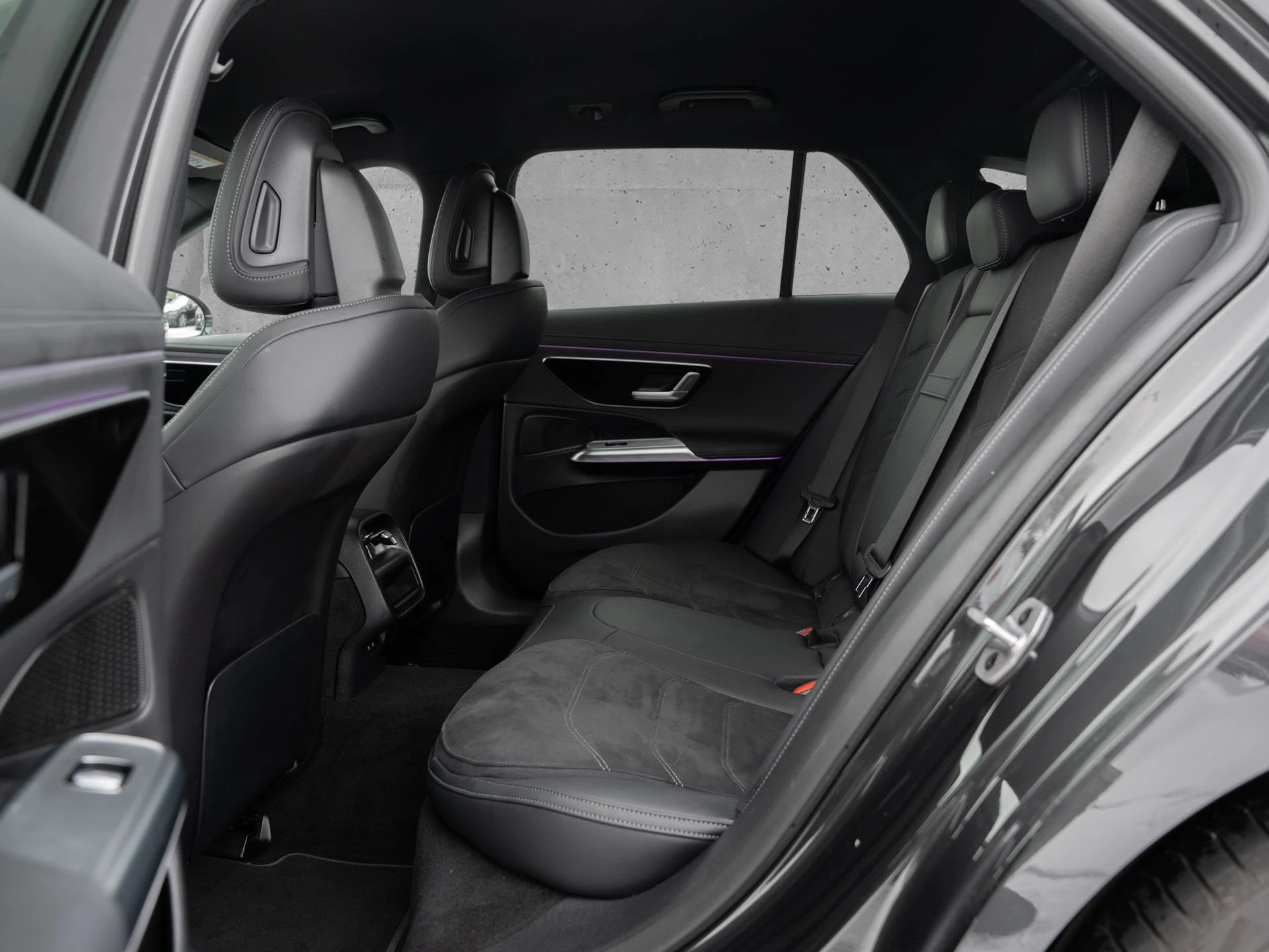 Mercedes-Benz E-Klasse 220 d AMG Line Advanced AHK*AMB.BELEUT*WINT.PKT