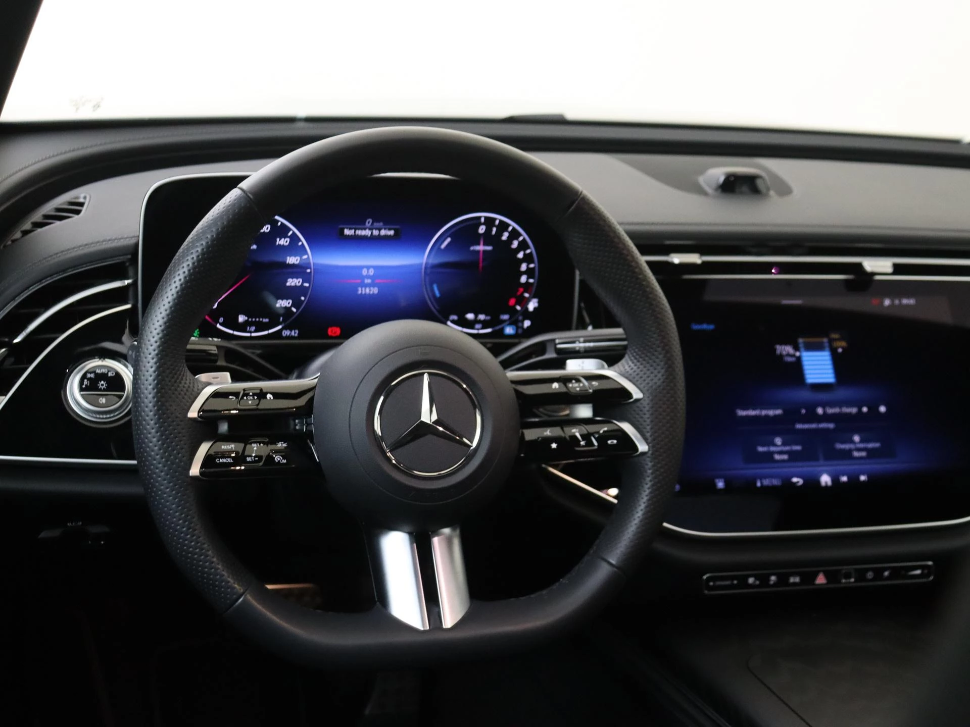 Mercedes-Benz-E-Klasse-image-12