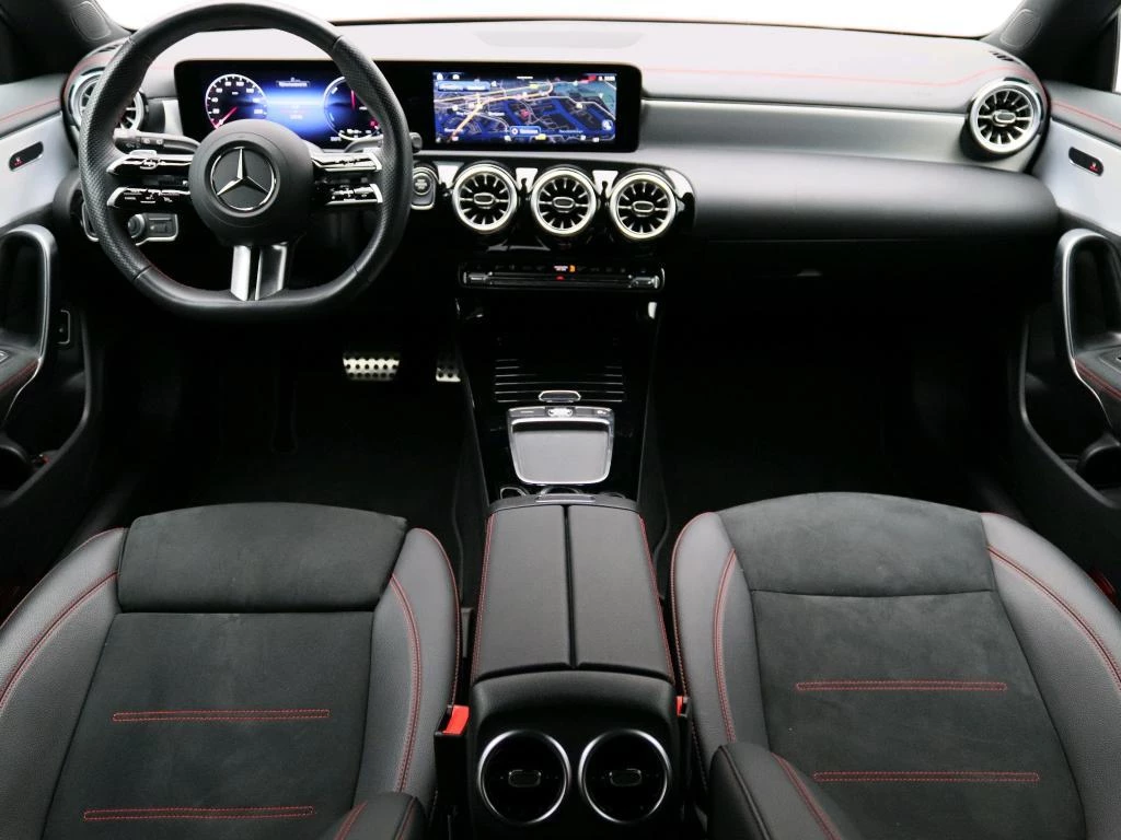 Mercedes-Benz CLA 250 e AMG Line Shooting Brake + TREKHAAK + NIGHTPAKKET + CARPLAY + CAMERA +