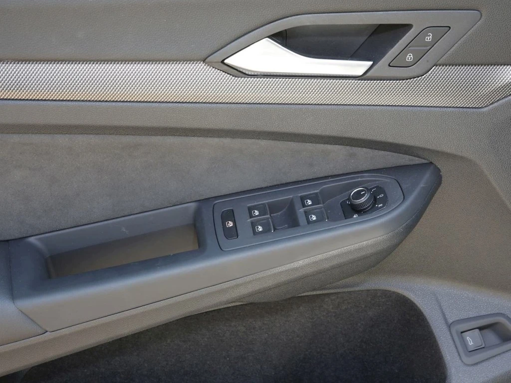 Volkswagen-Golf-image-15