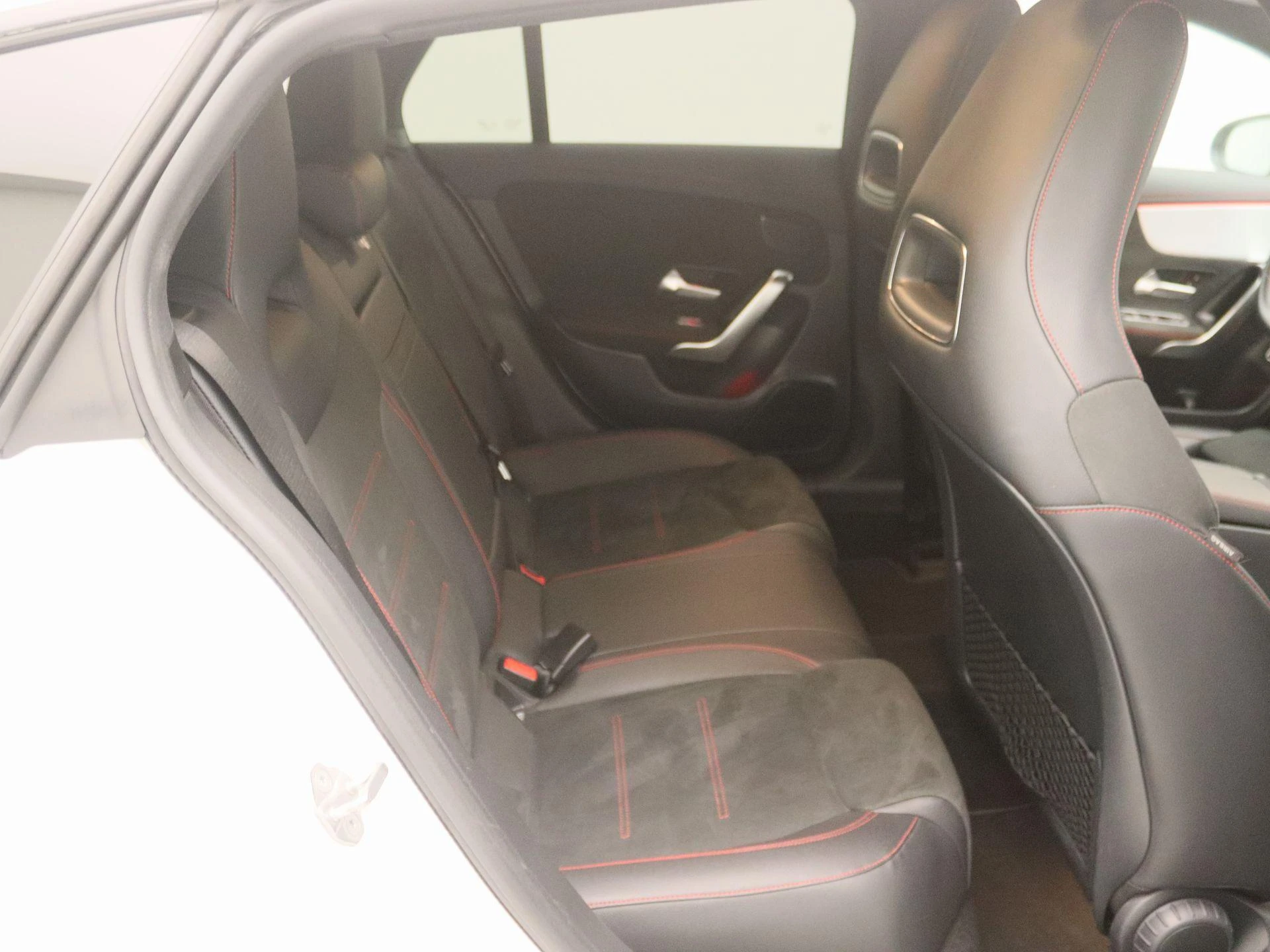 Mercedes-Benz-CLA-image-24