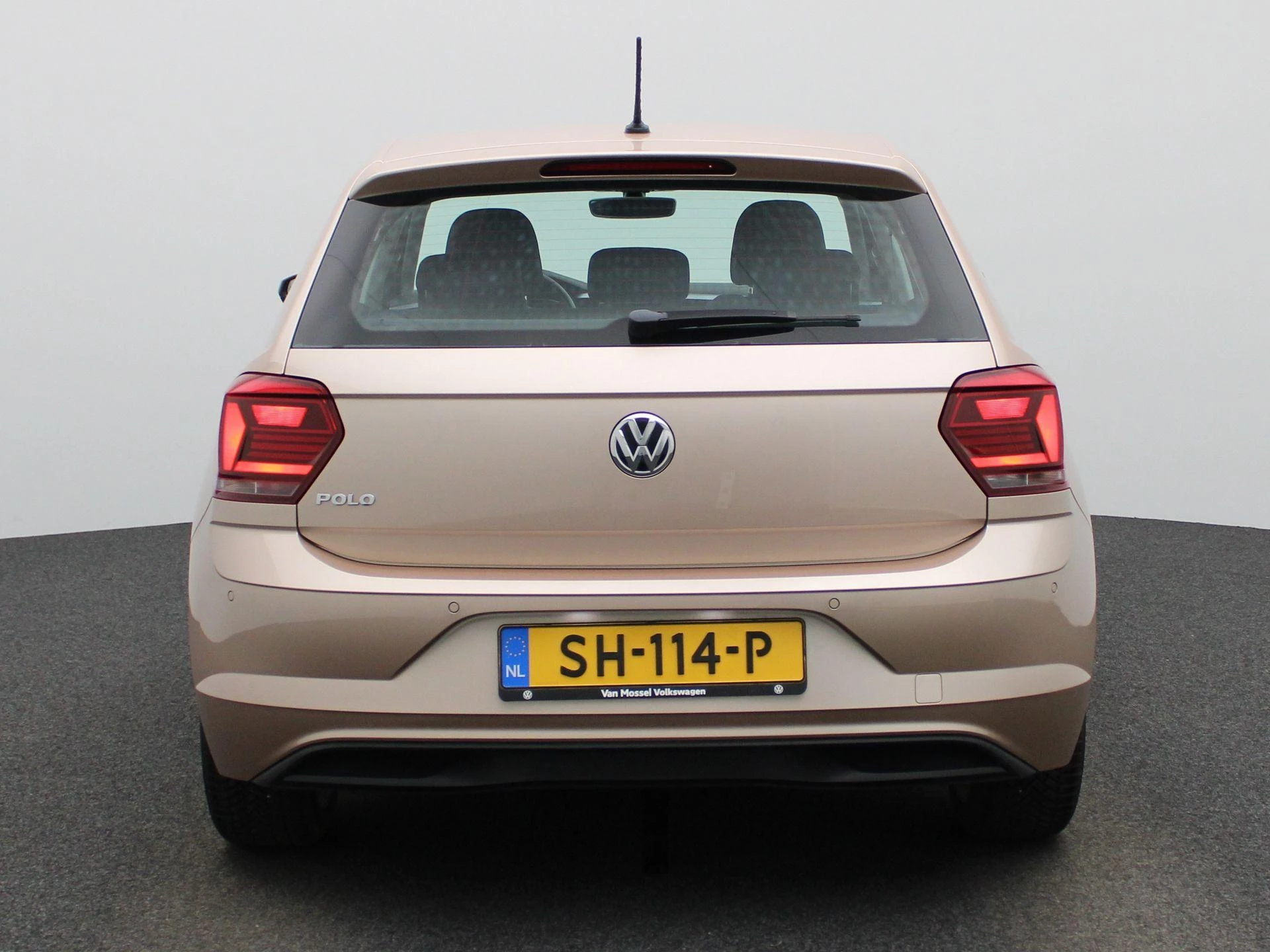 Volkswagen-Polo-image-4