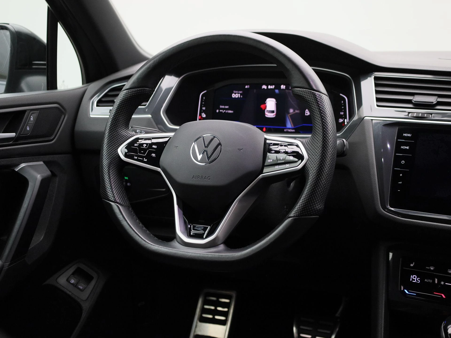 Volkswagen-Tiguan-image-8