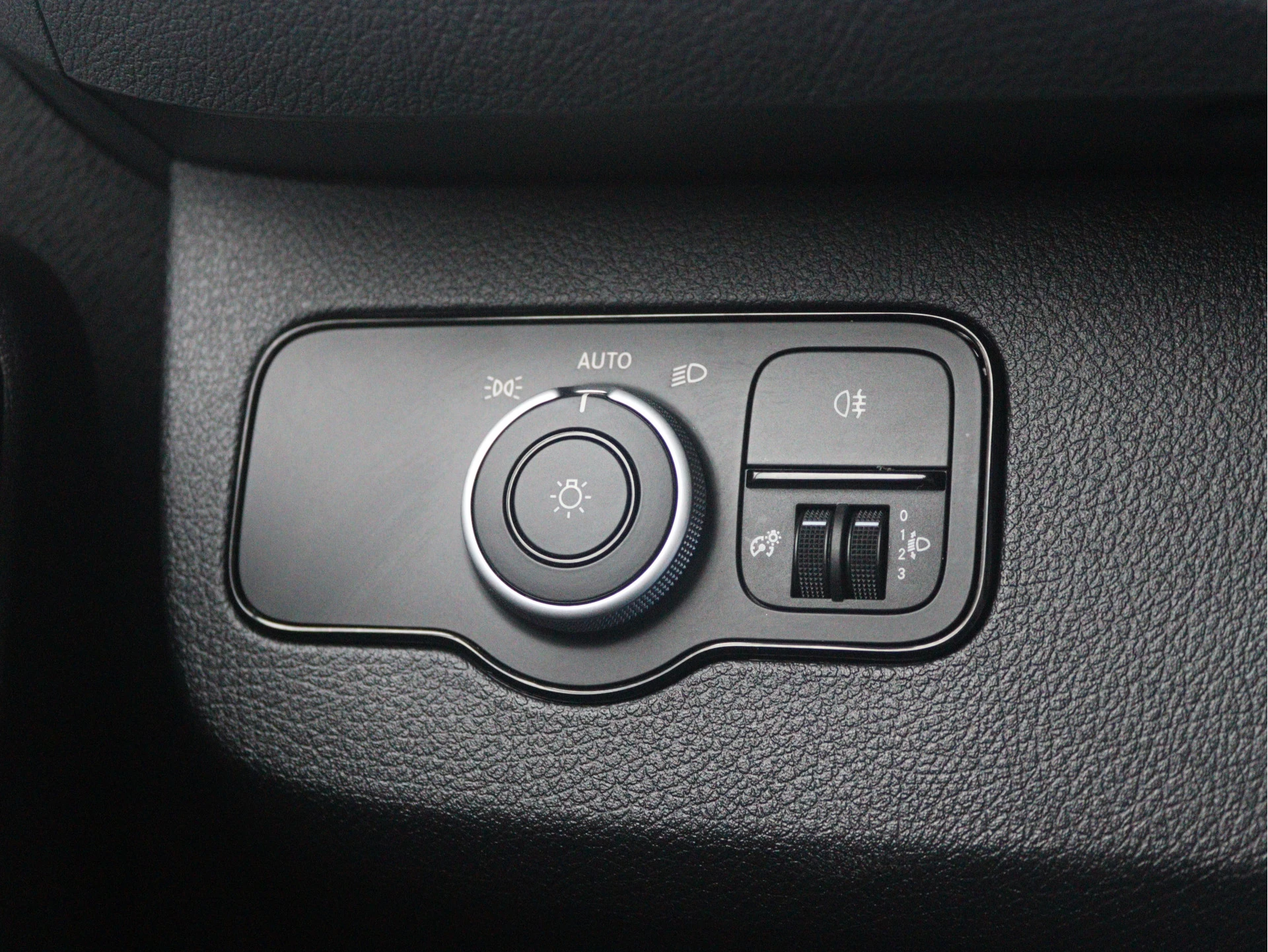 Mercedes-Benz-Sprinter-image-11