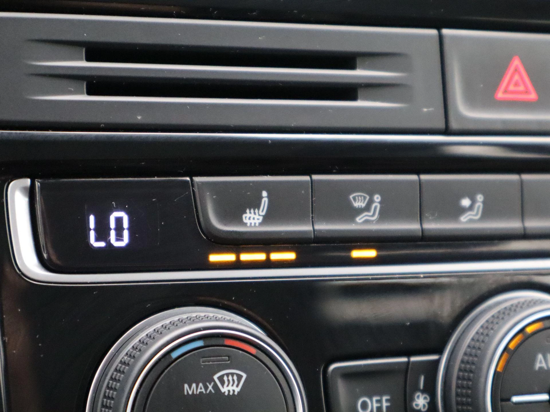 Volkswagen-Golf Sportsvan-image-20