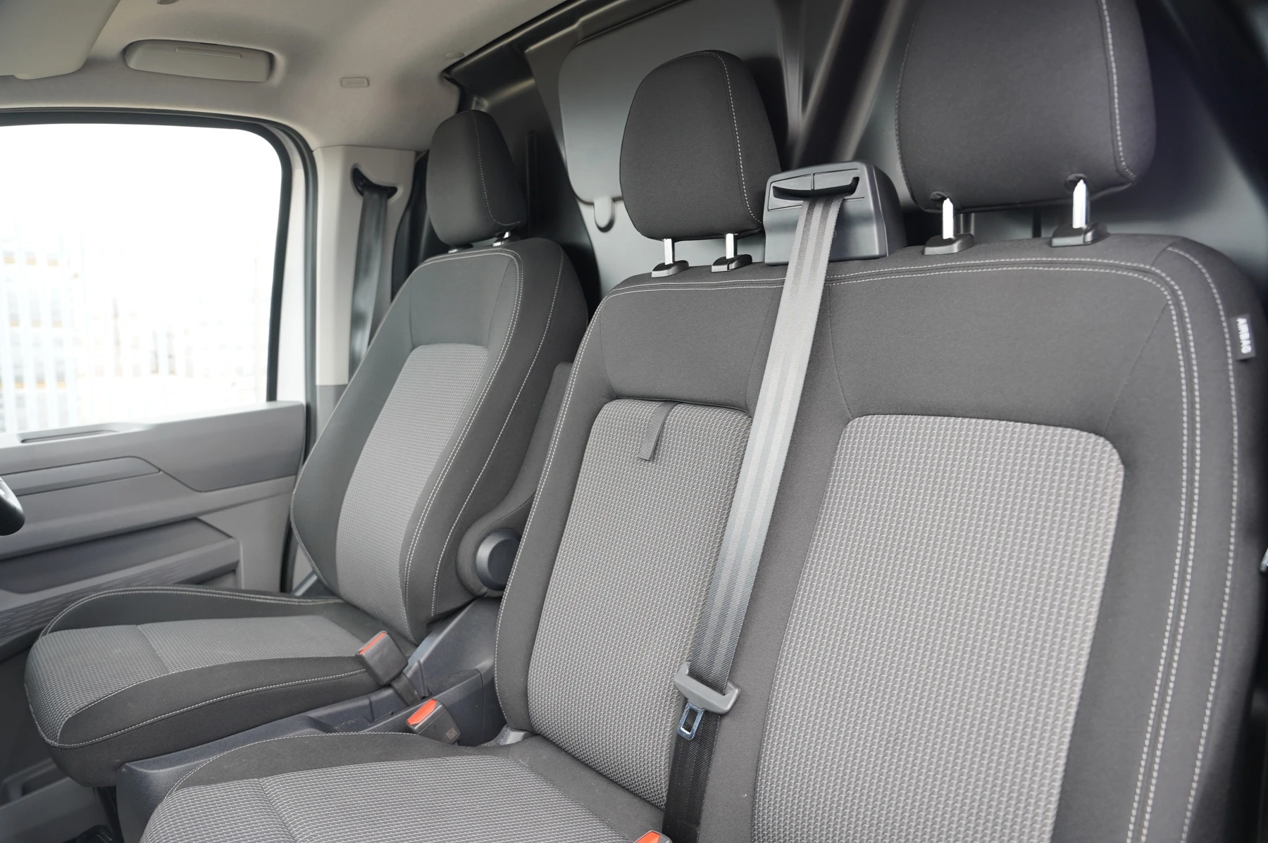 Volkswagen-Transporter-image-8