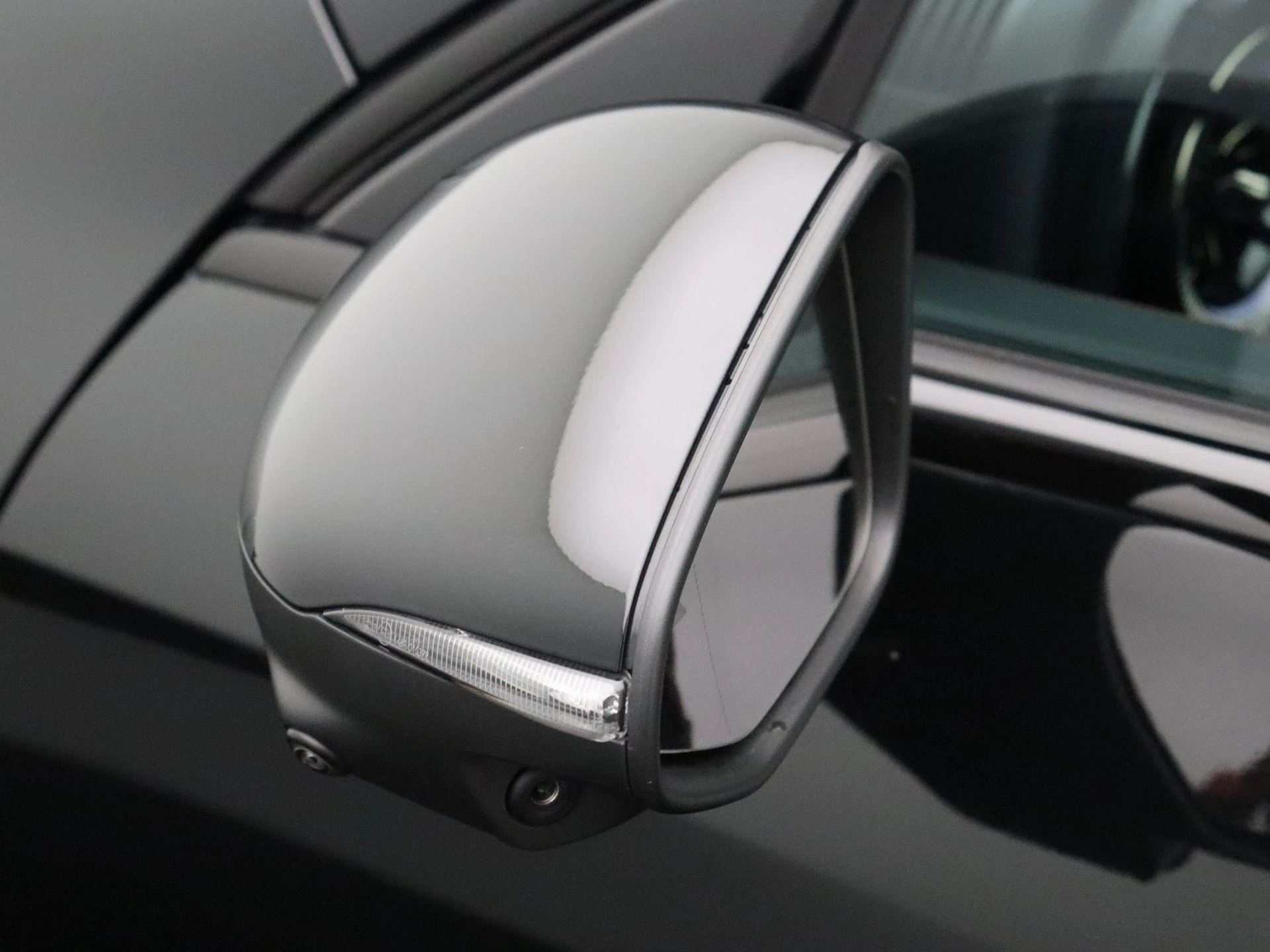Mercedes-Benz-CLA-image-7
