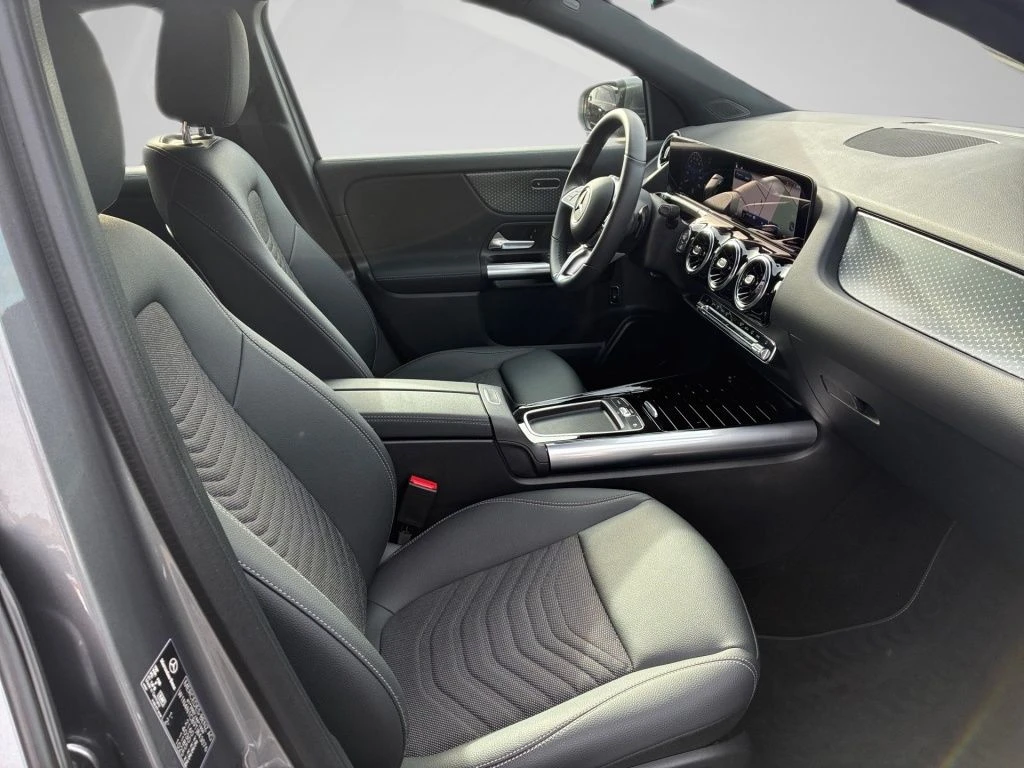 Mercedes-Benz-GLA 200 d-image-15