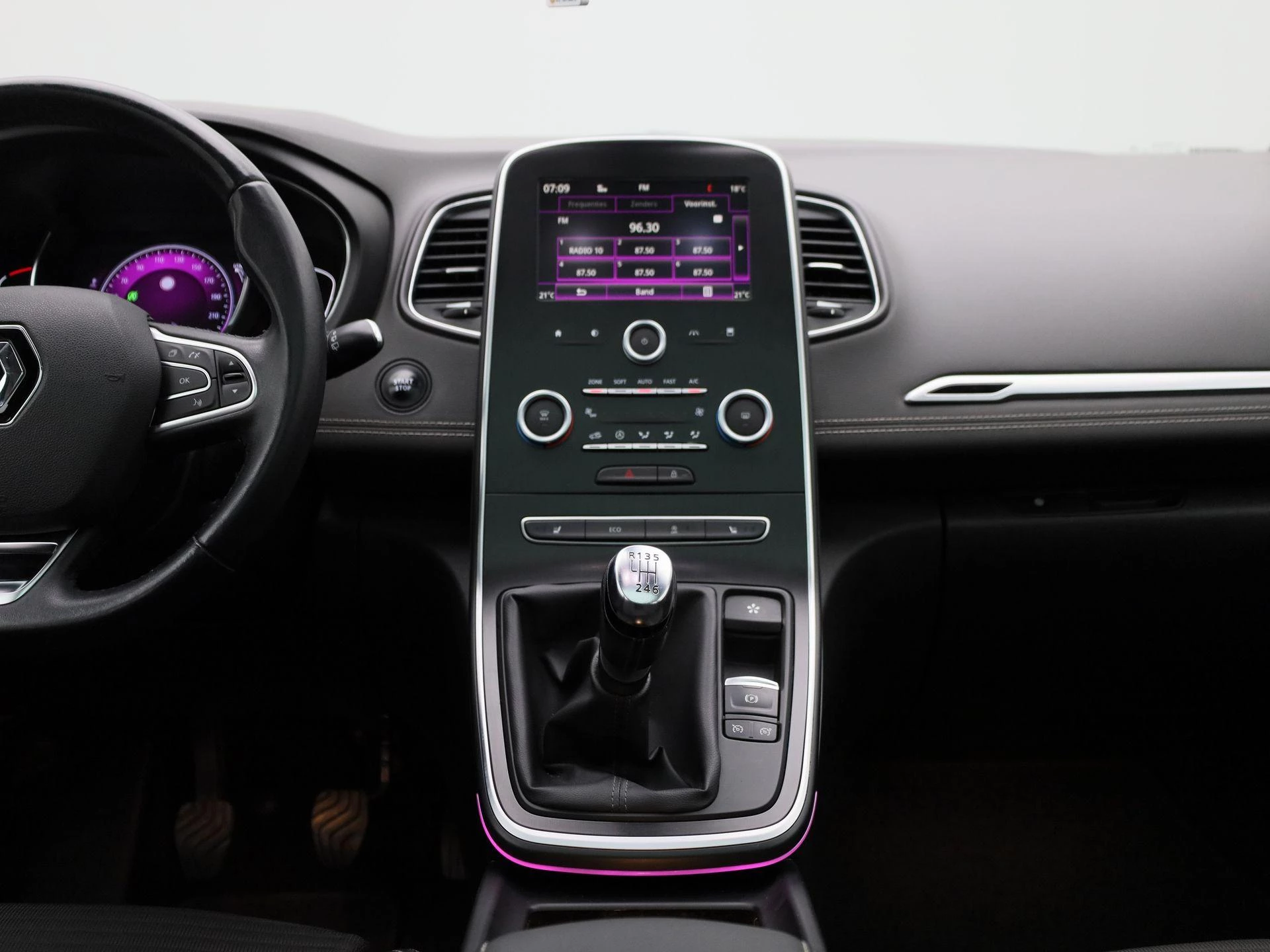 Renault-Scénic-image-8