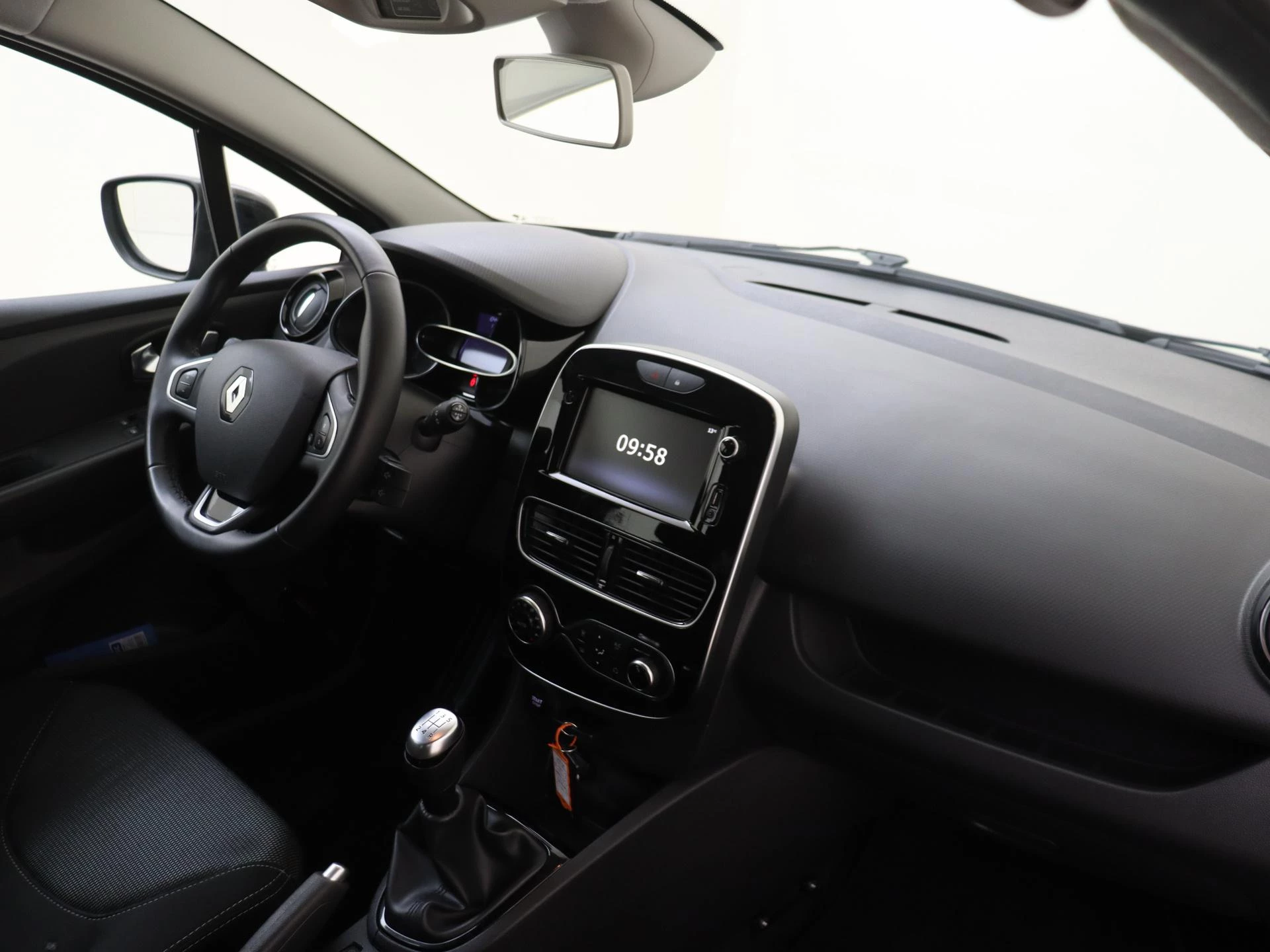 Renault-Clio-image-8