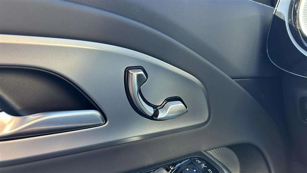 Mercedes-Benz-CLA-image-10