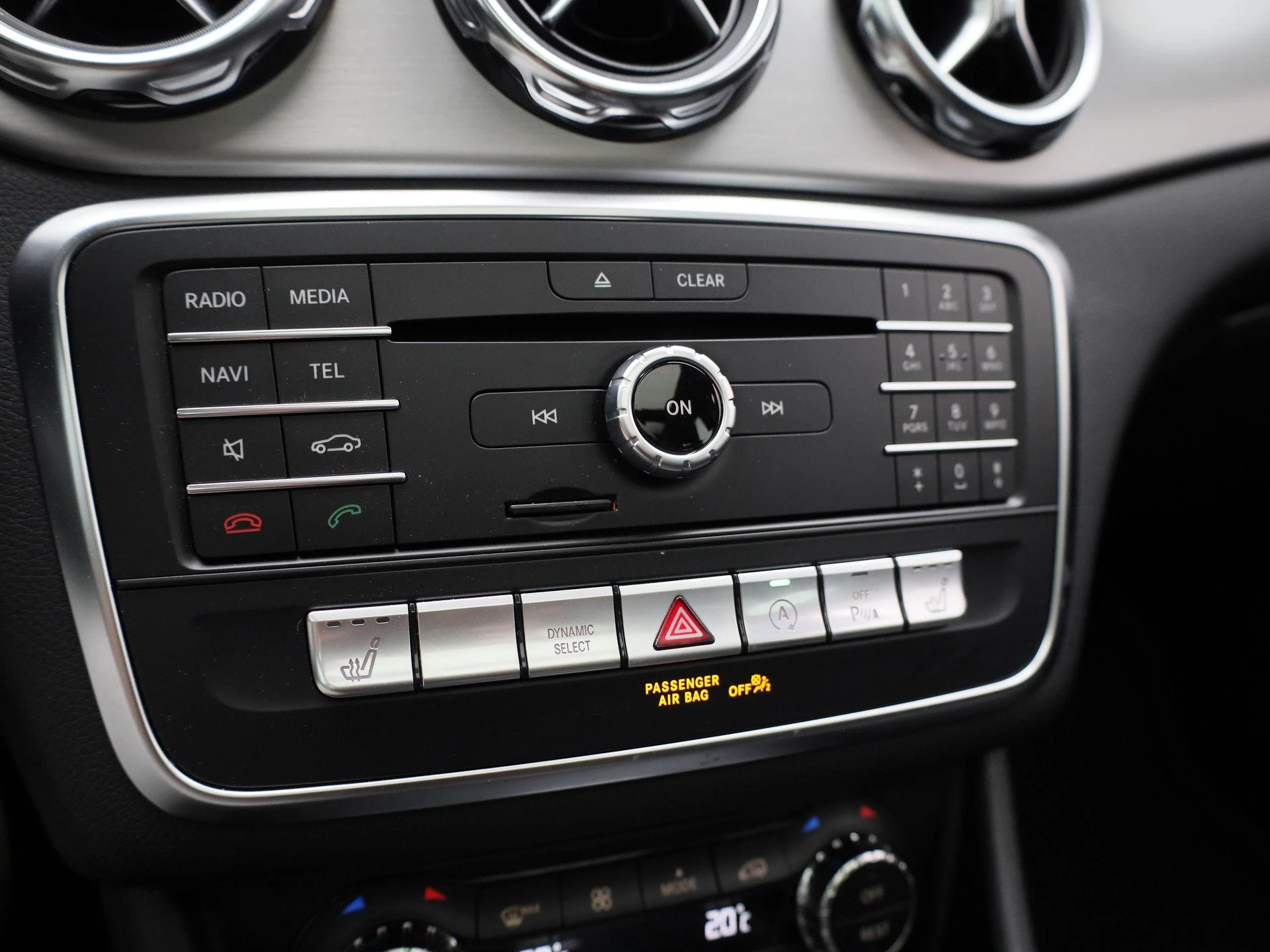 Mercedes-Benz-GLA-image-32