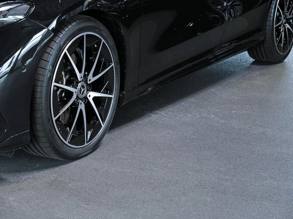 Mercedes-Benz-CLA 200-image-2