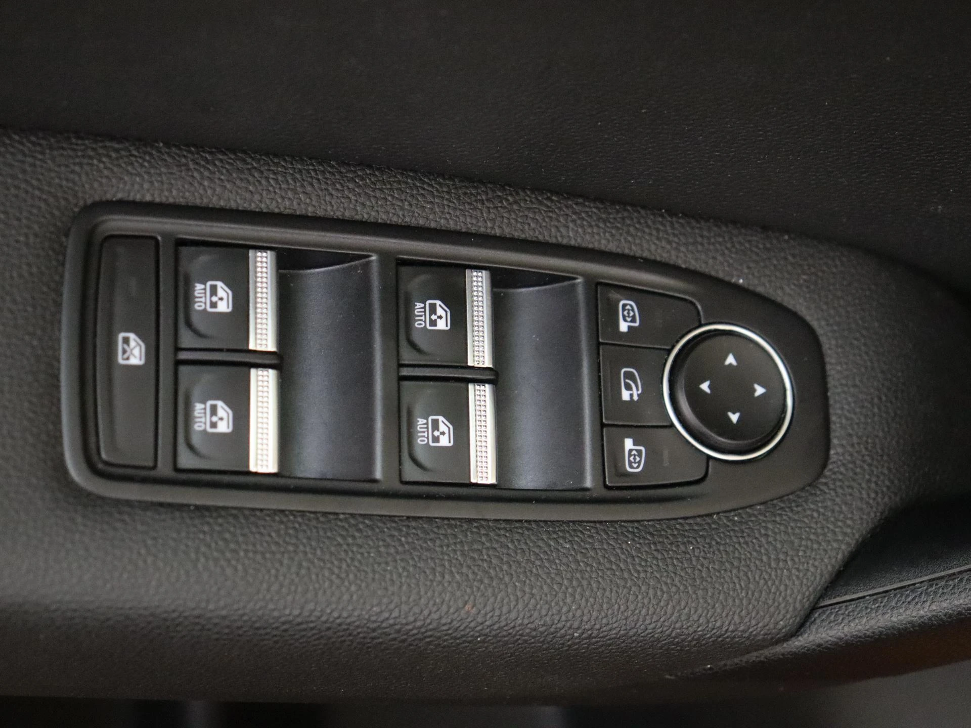 Renault-Captur-image-23