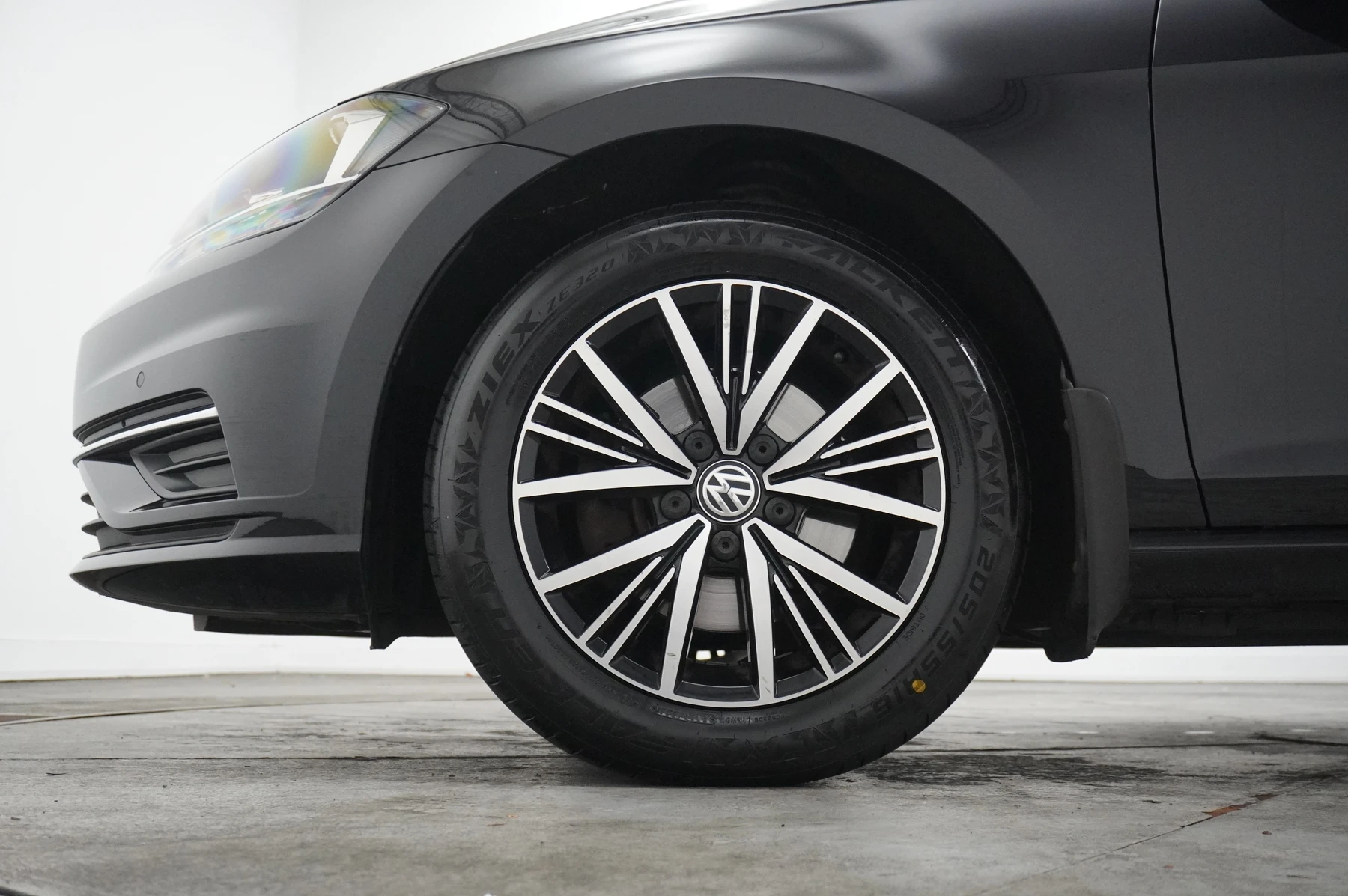 Volkswagen-Golf-image-4