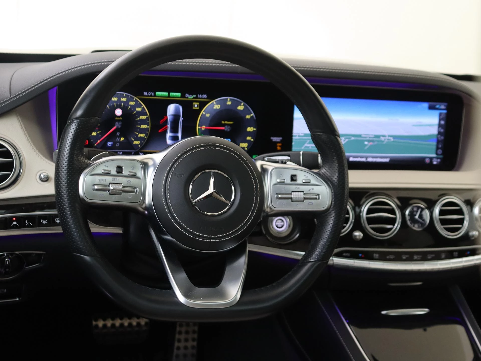 Mercedes-Benz-S-Klasse-image-11