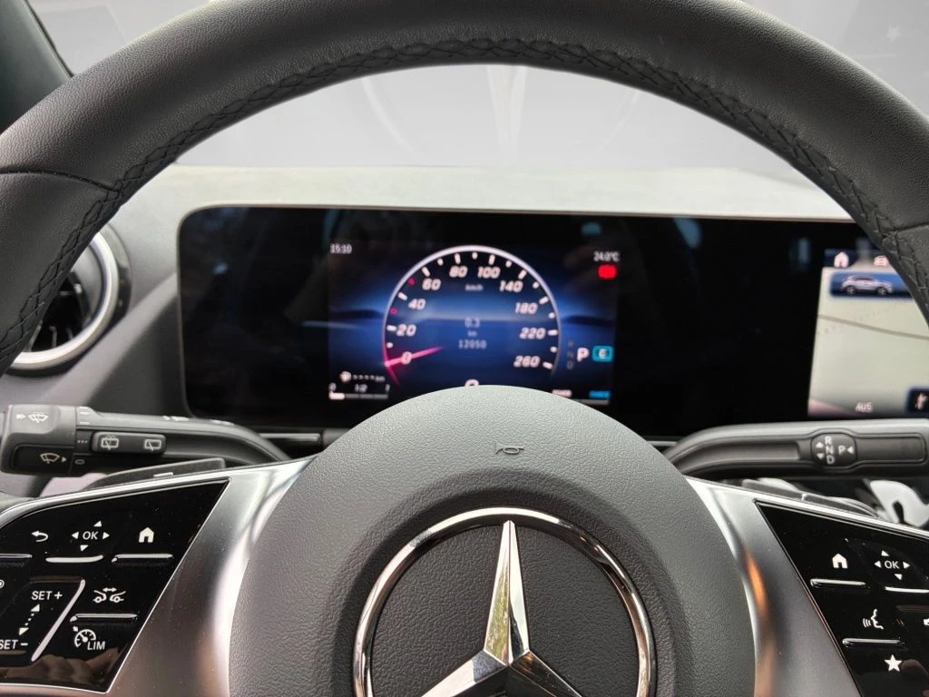 Mercedes-Benz-GLA 200-image-6
