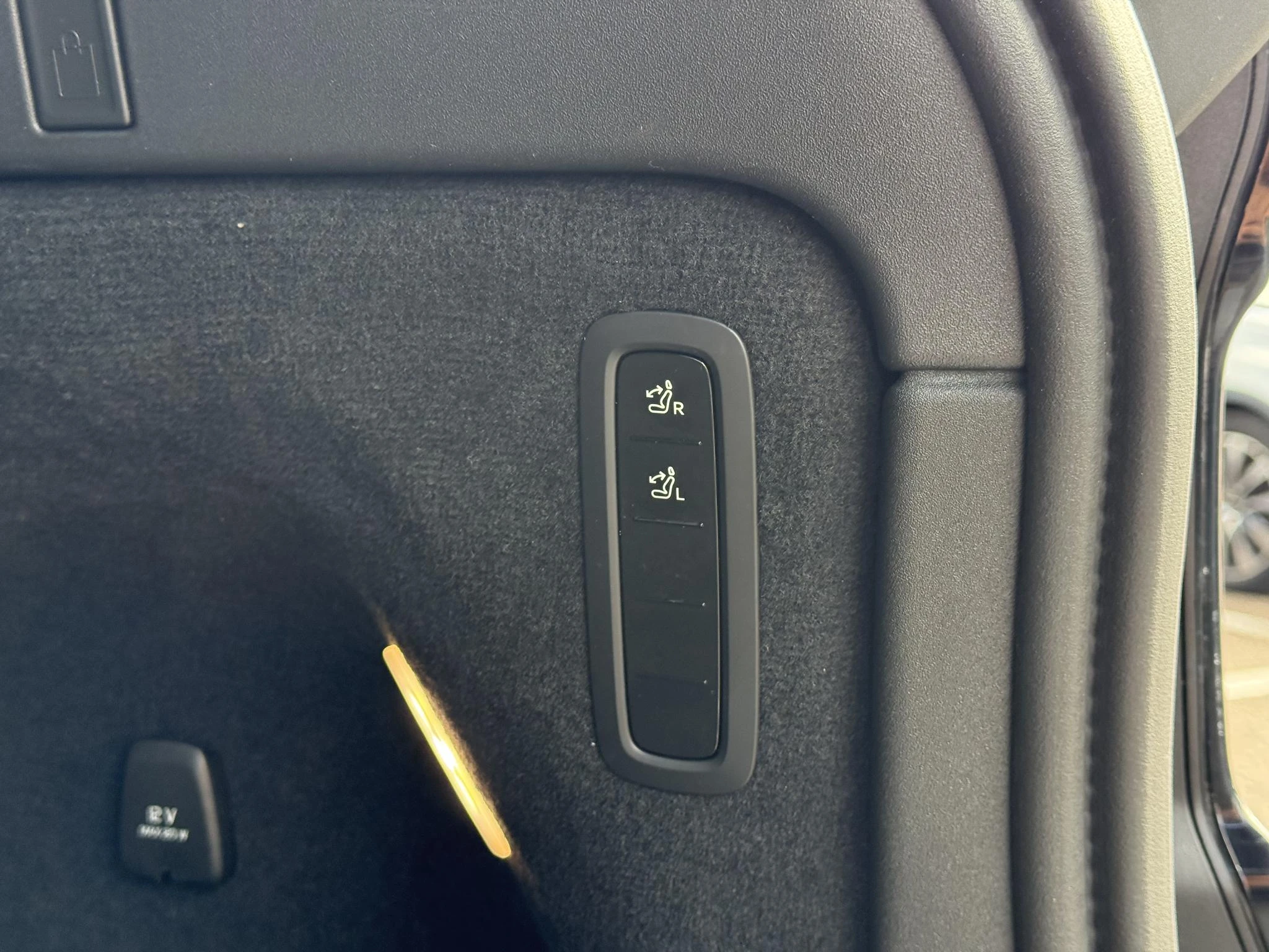 Volvo-EX90-image-10