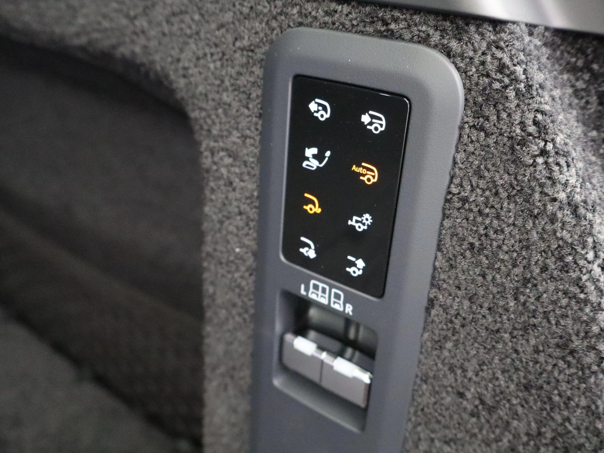 Land Rover-Range Rover-image-31