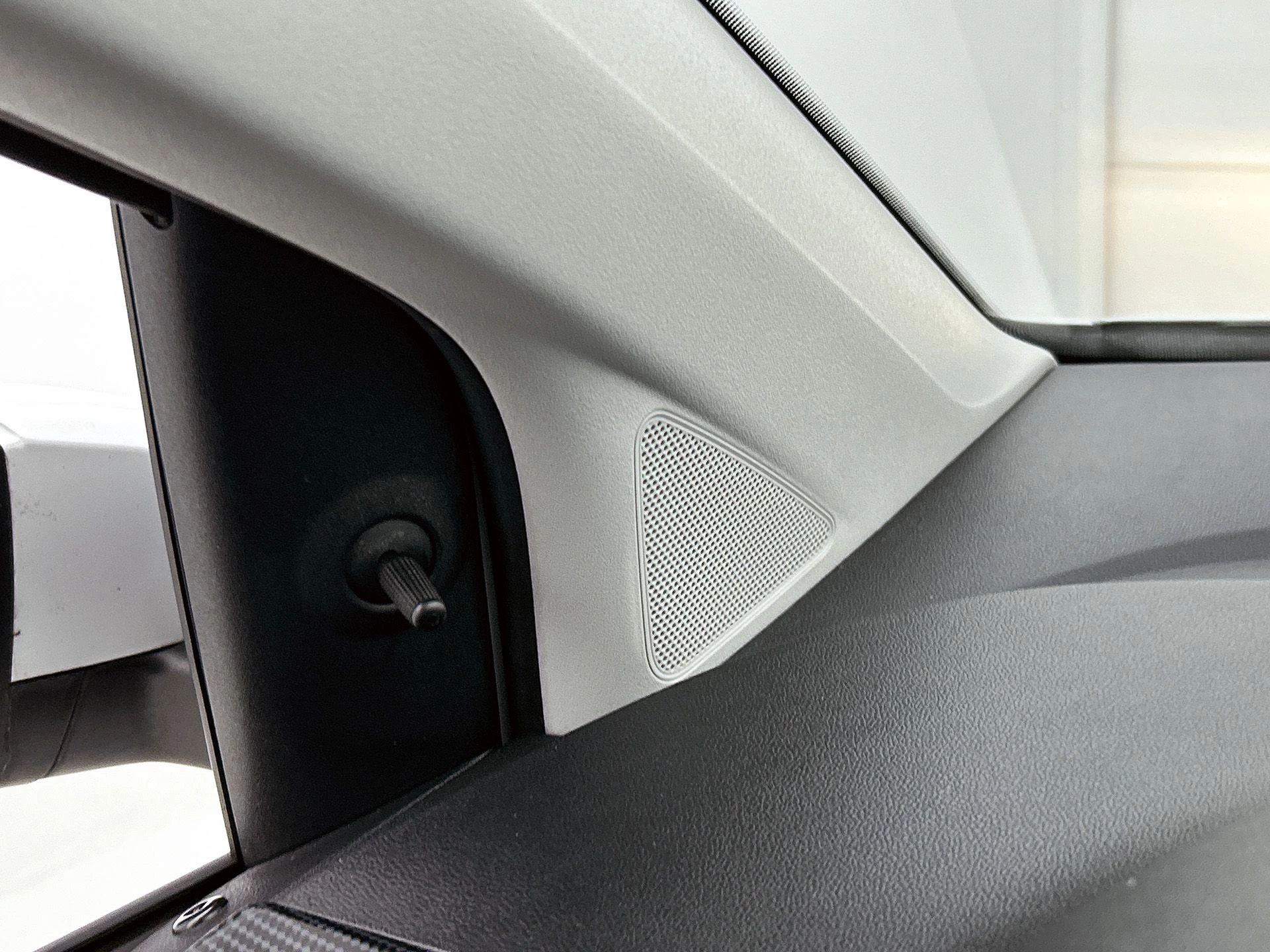 Volkswagen-up!-image-10