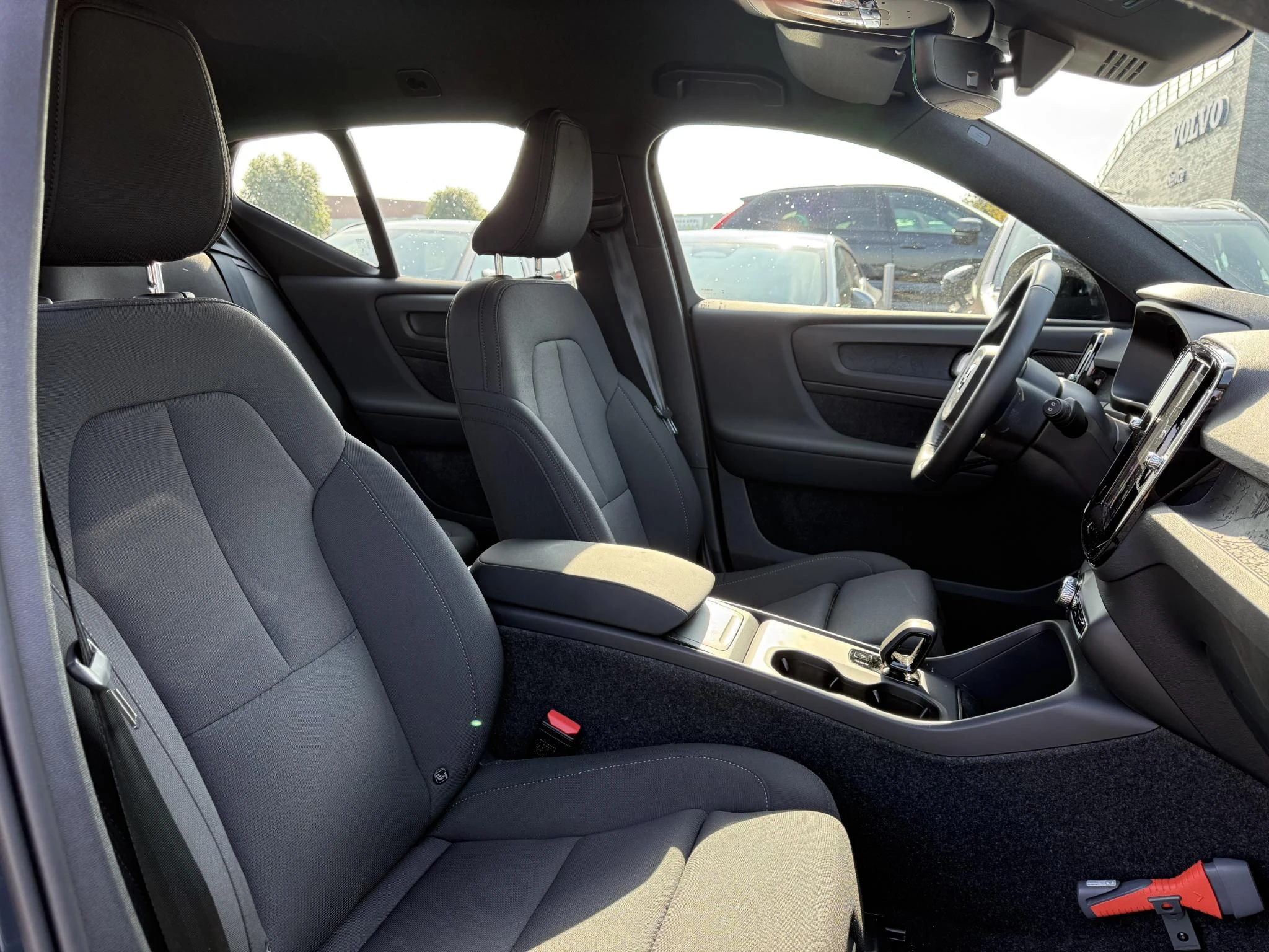 Volvo-EX40-image-12